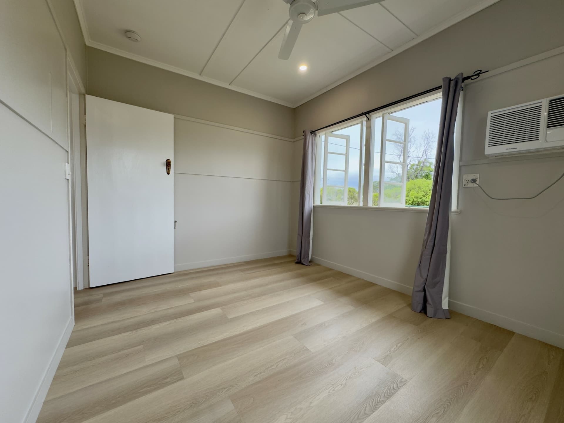 1 Vicki Close Emerald QLD, Emerald - Thumbnail 7