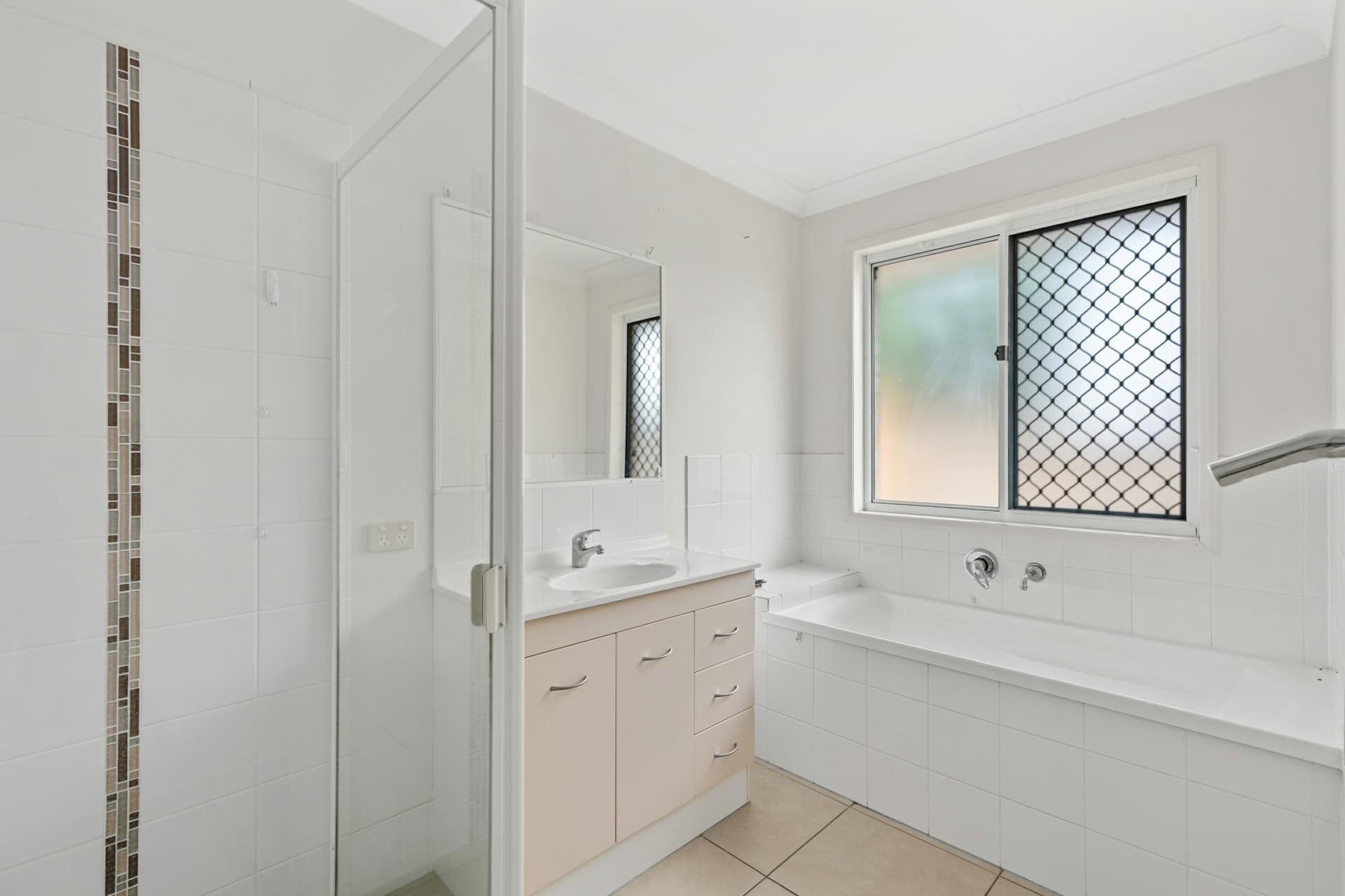 75 Mayfair Drive Emerald QLD, Emerald - Thumbnail 6