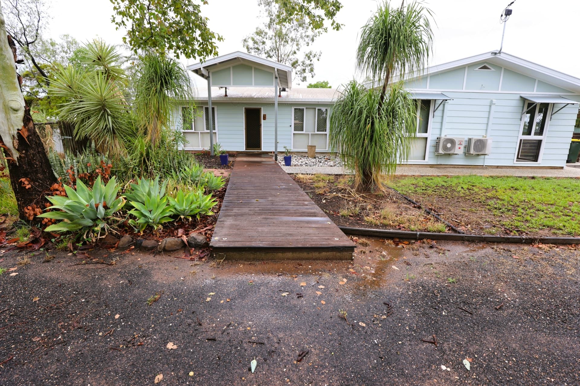 19 Crendon Street Emerald QLD, Emerald - Thumbnail 2