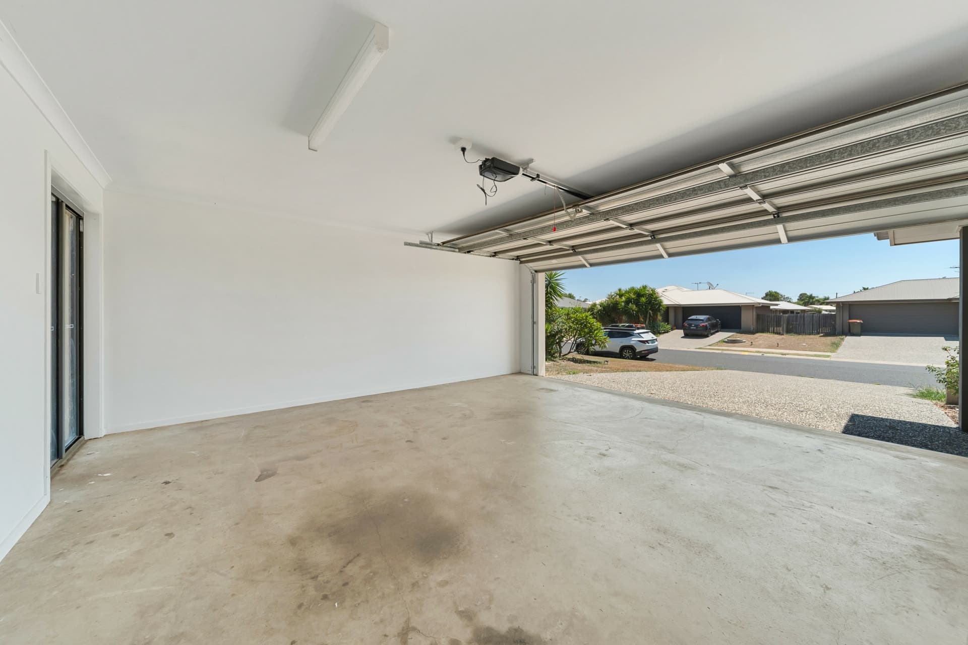 9 Onyx Street Emerald QLD, Emerald - Thumbnail 2