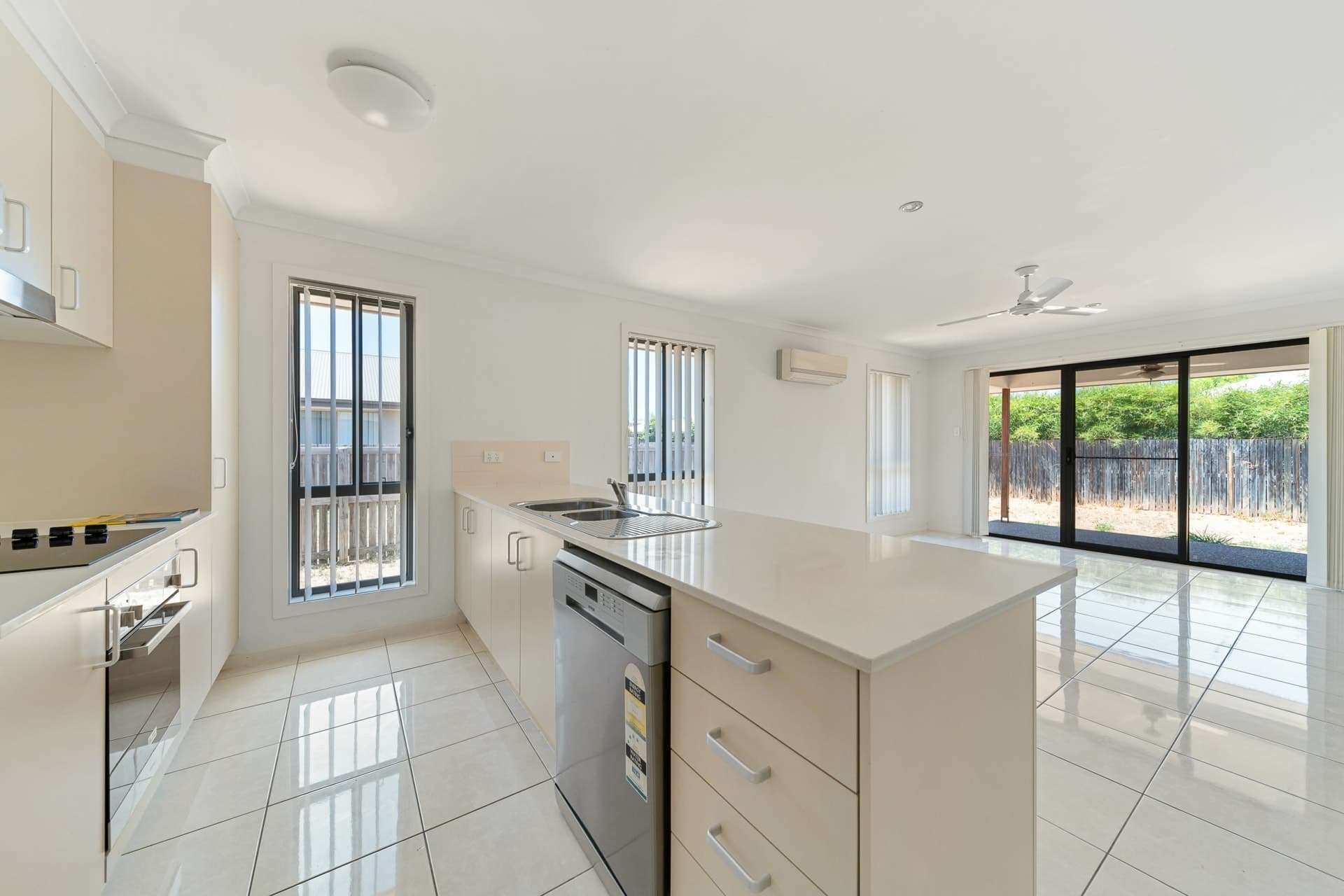 9 Onyx Street Emerald QLD, Emerald - Thumbnail 3