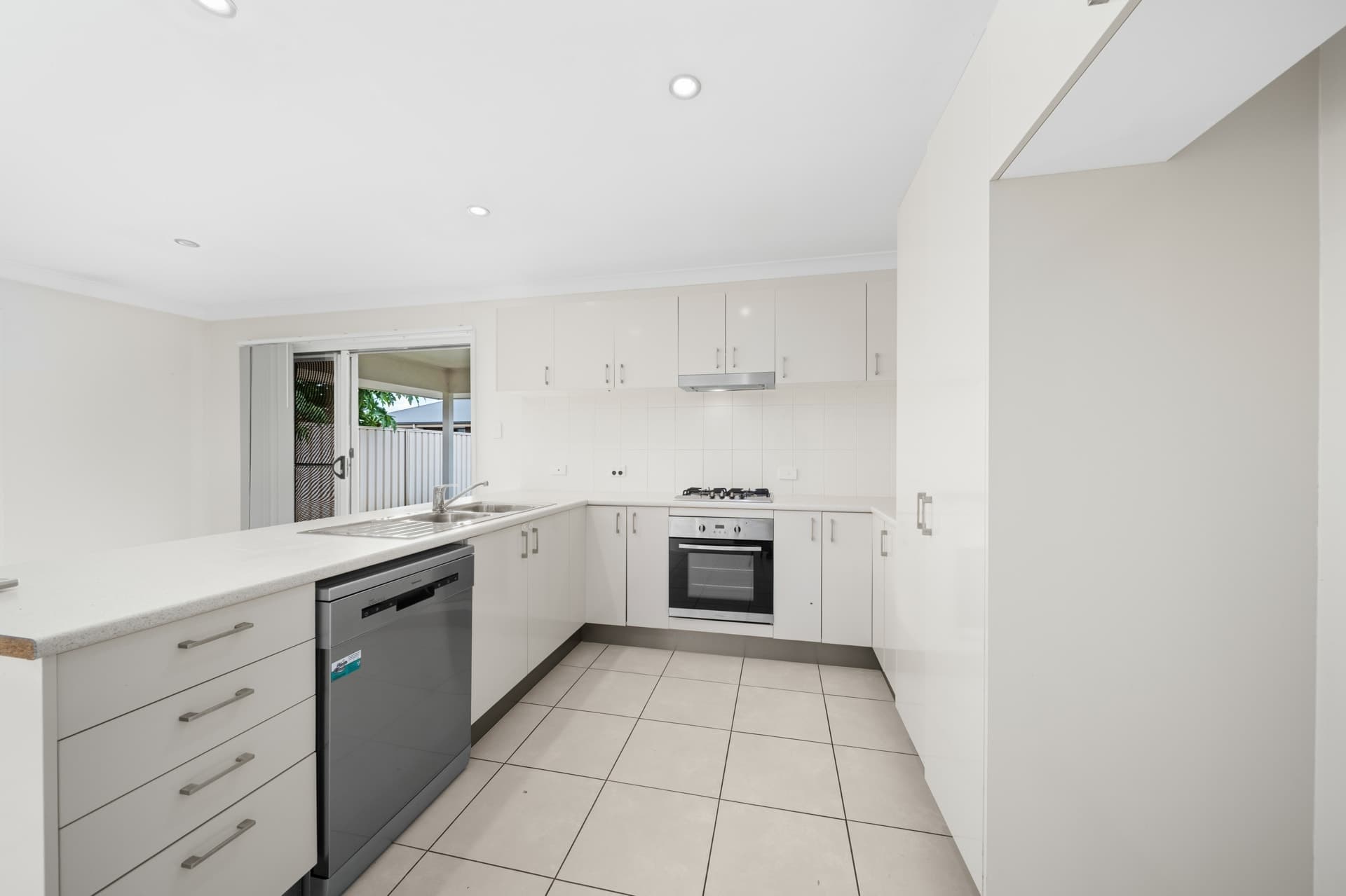 12 Amber Street Emerald QLD, Emerald - Thumbnail 3