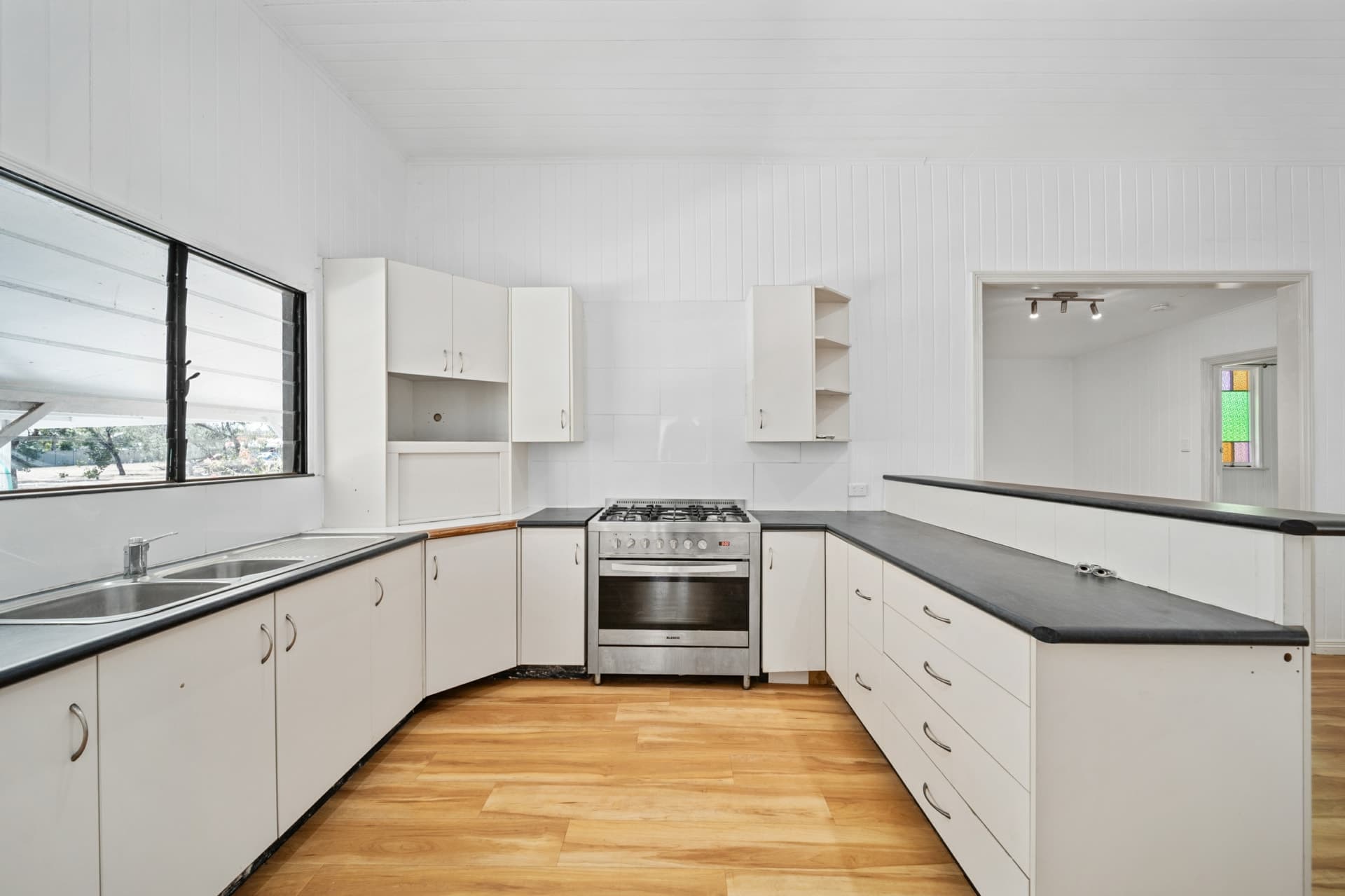 73 Harris Street Emerald QLD, Emerald - Thumbnail 2