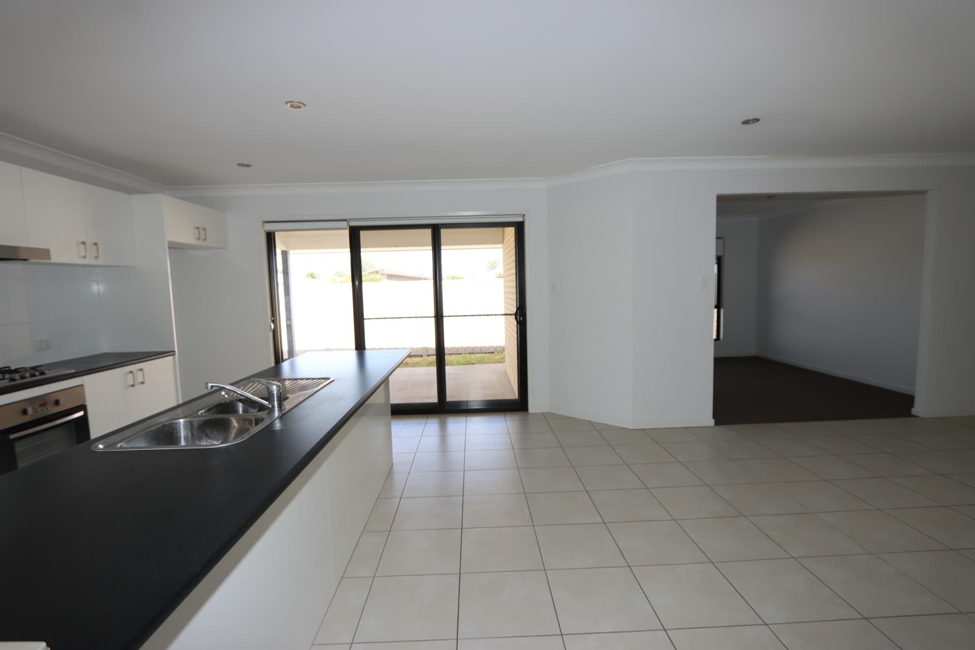 8 Amber Street Emerald QLD, Emerald - Thumbnail 2