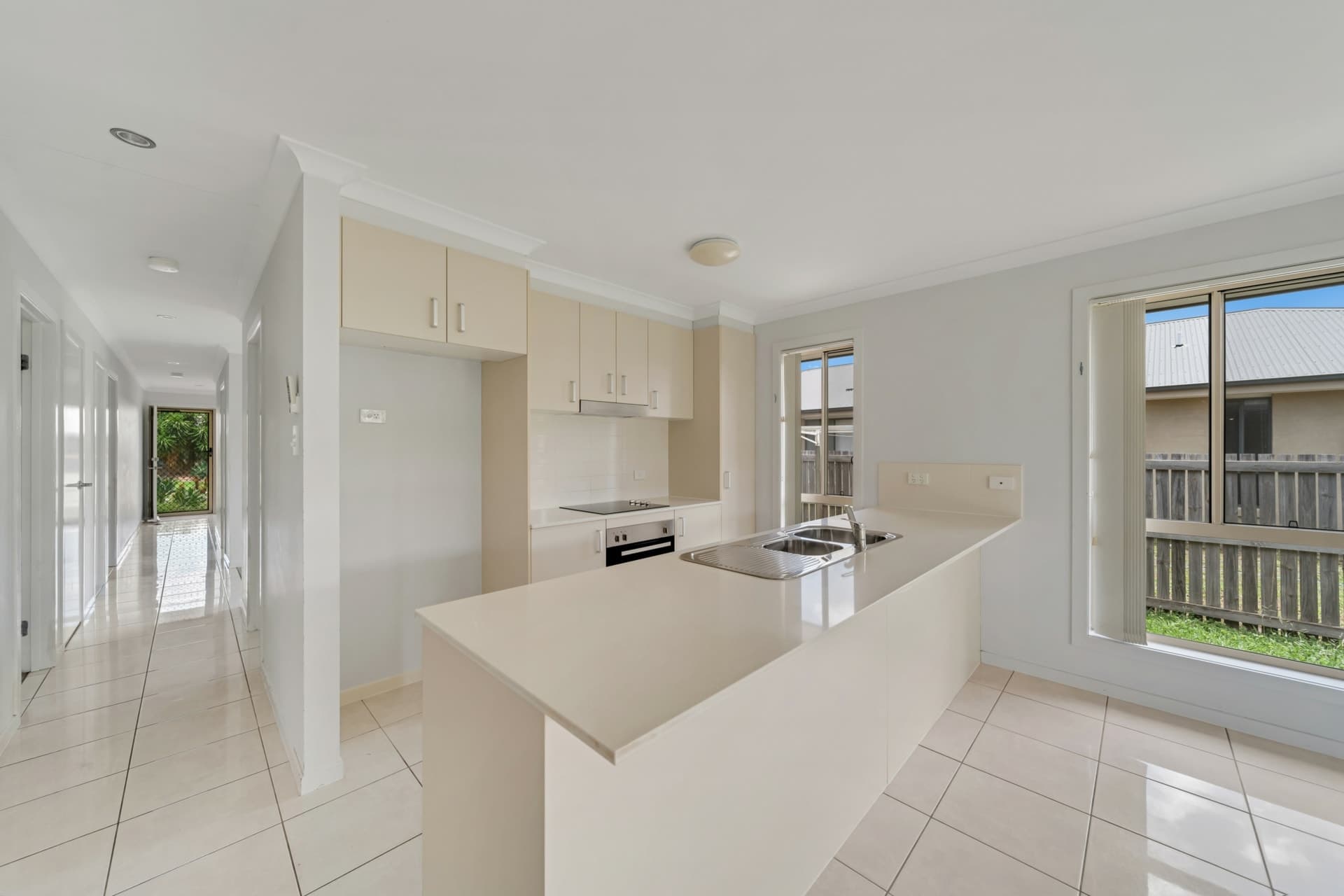11 Onyx Street Emerald QLD, Emerald - Thumbnail 4