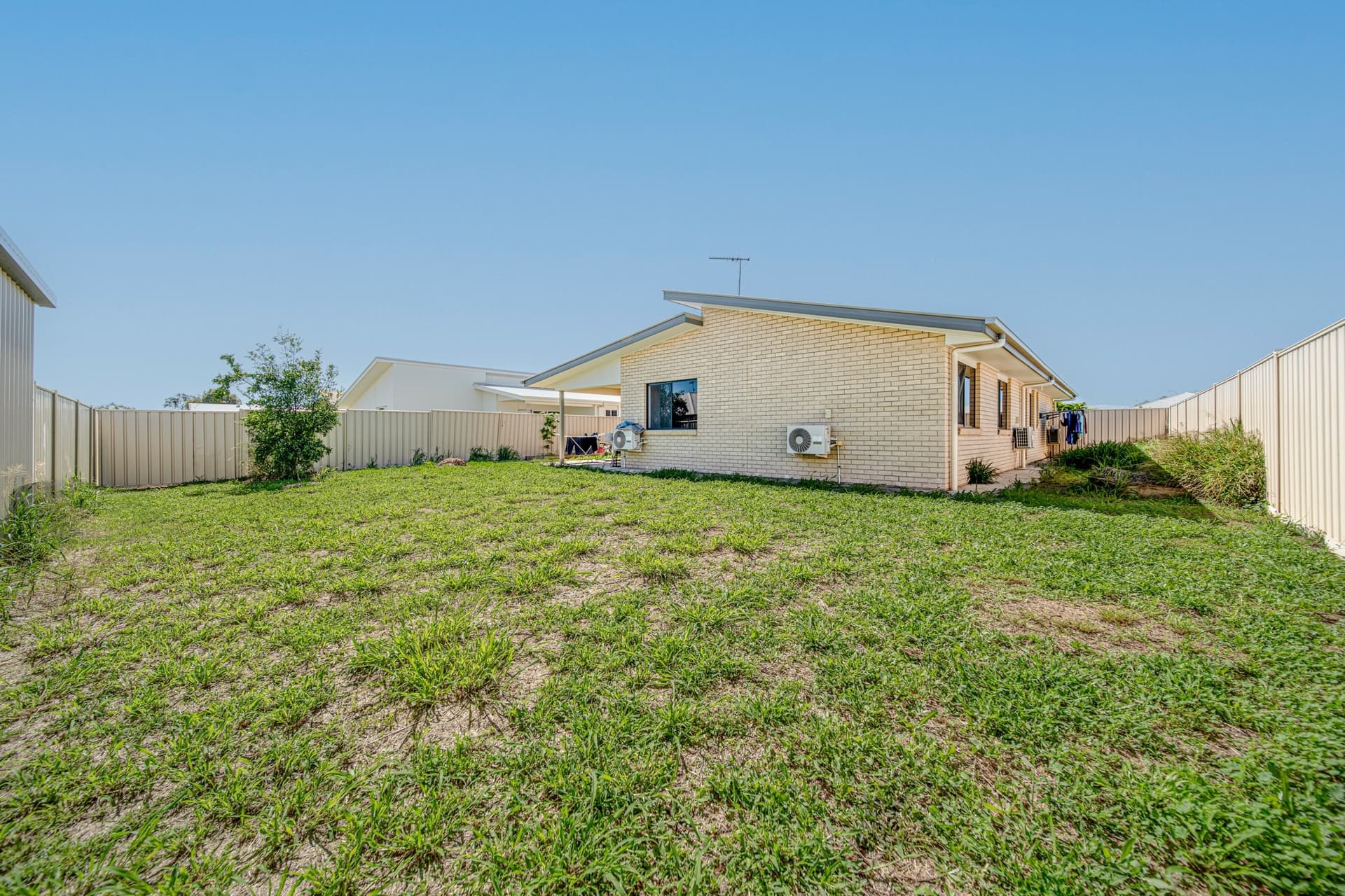 10 Jade Street Emerald QLD, Emerald - Thumbnail 2