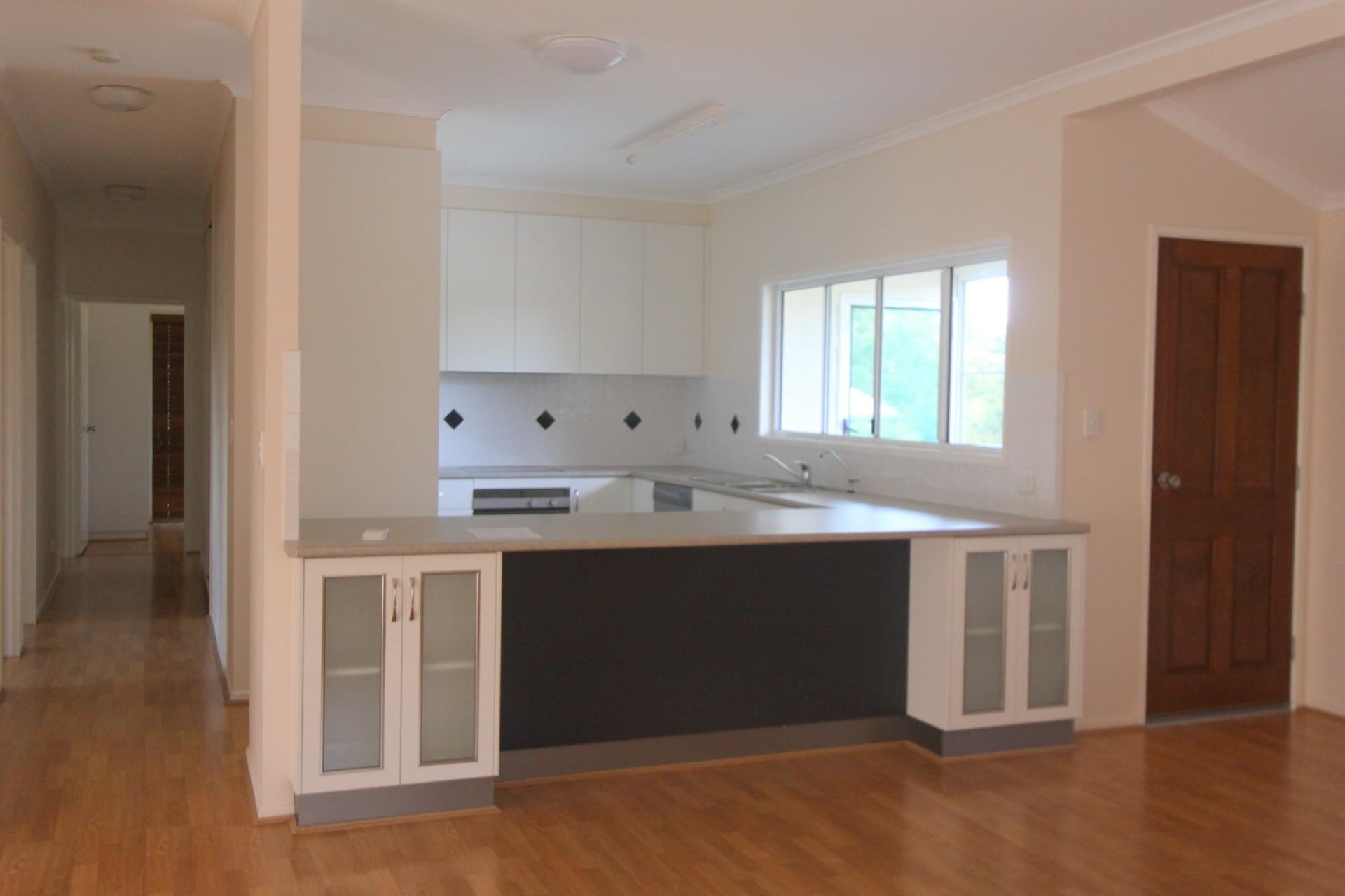7 Thomas Place Emerald QLD, Emerald - Thumbnail 2