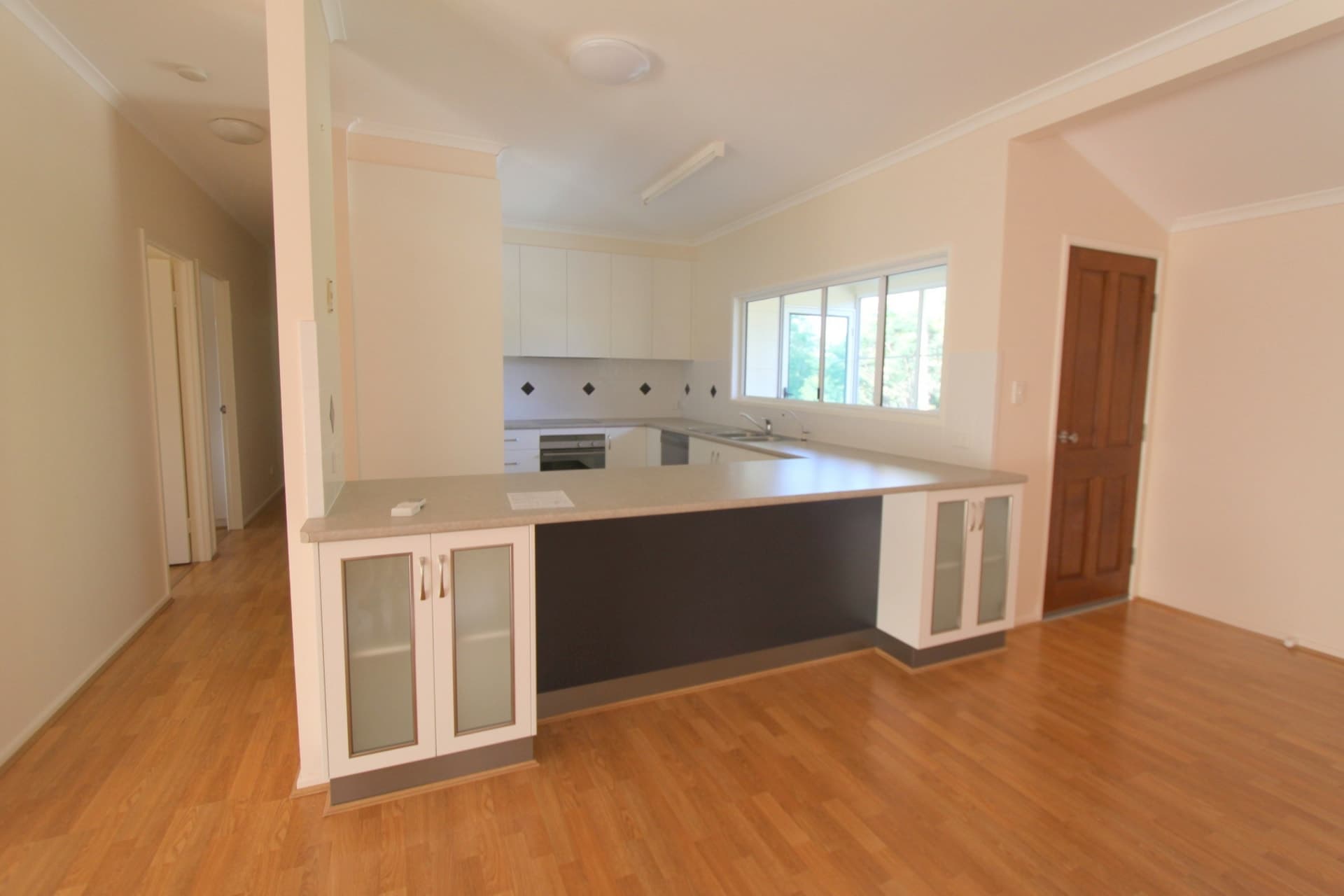 7 Thomas Place Emerald QLD, Emerald - Thumbnail 3