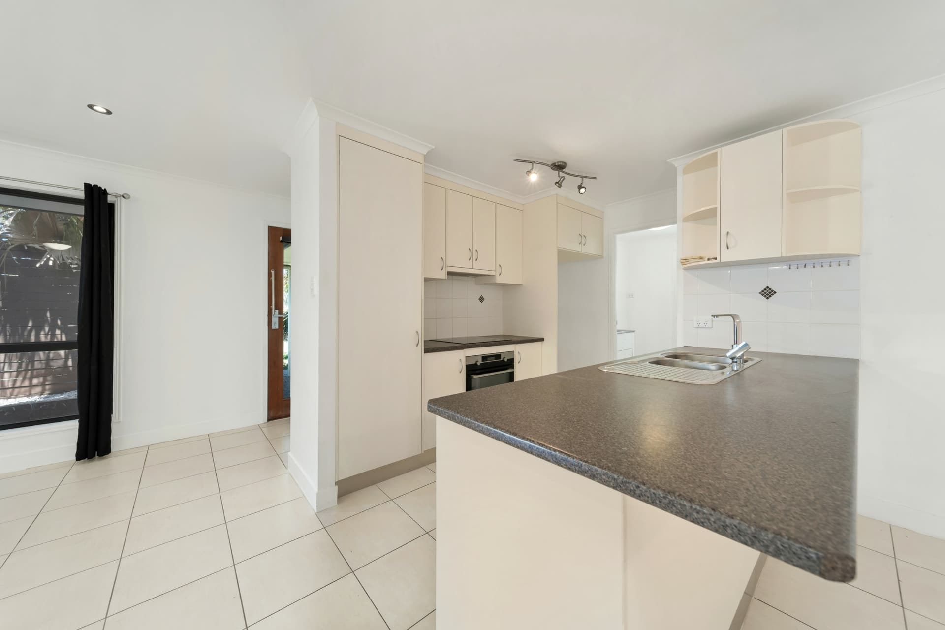 66 Long Street Emerald QLD, Emerald - Thumbnail 5