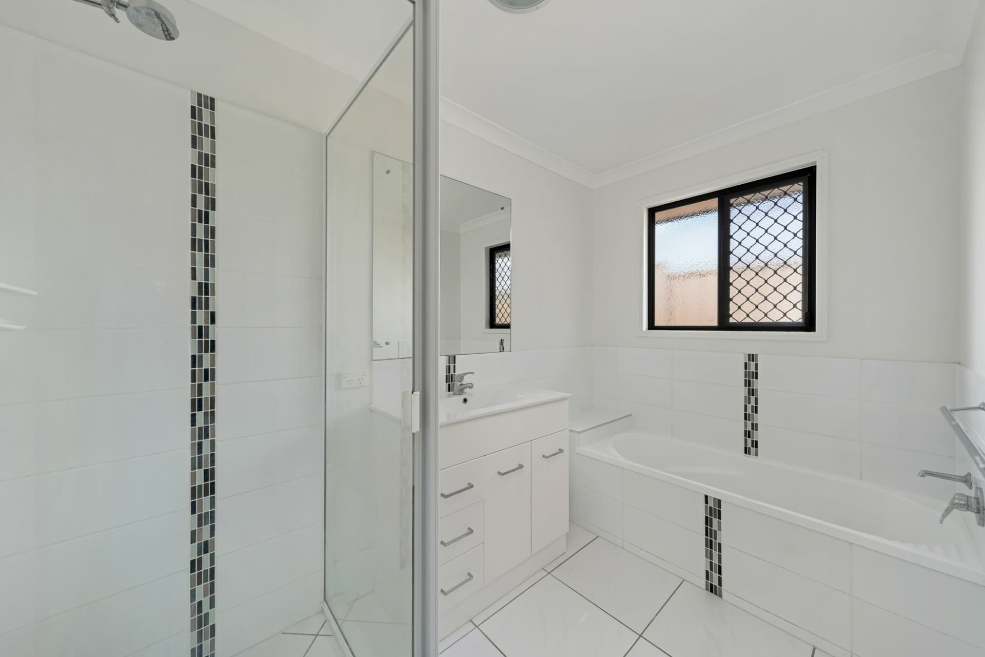 24 Scenic Drive Emerald QLD, Emerald - Thumbnail 8