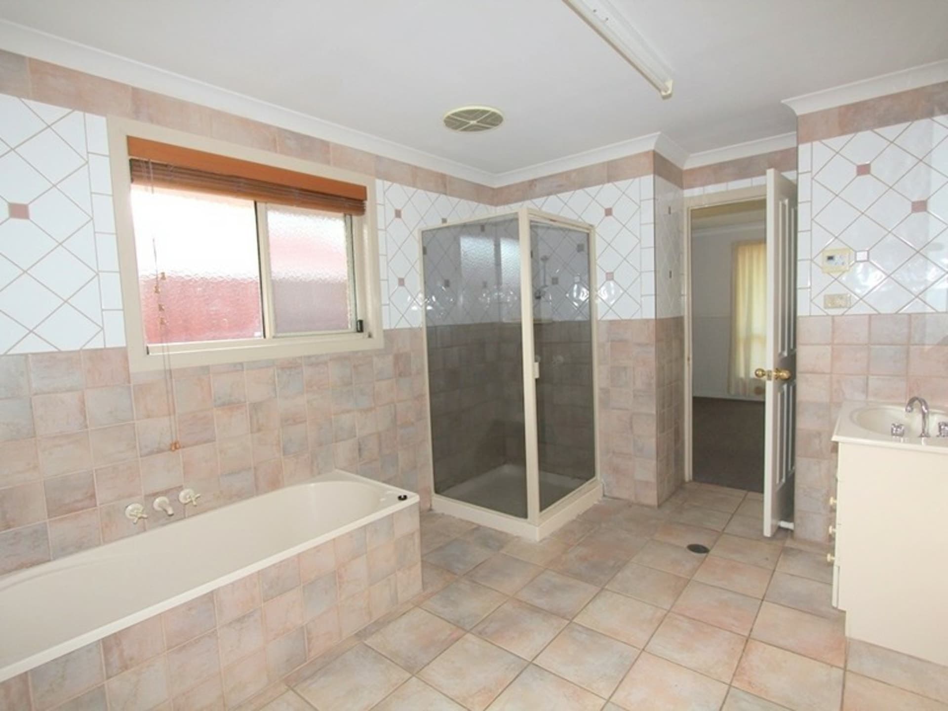 2A Statesman Drive Emerald QLD, Emerald - Image 1