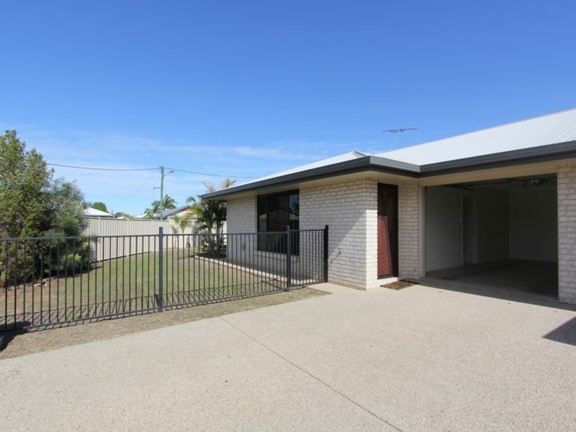 2/16 Joel Ernest Emerald QLD, Emerald - Thumbnail 2