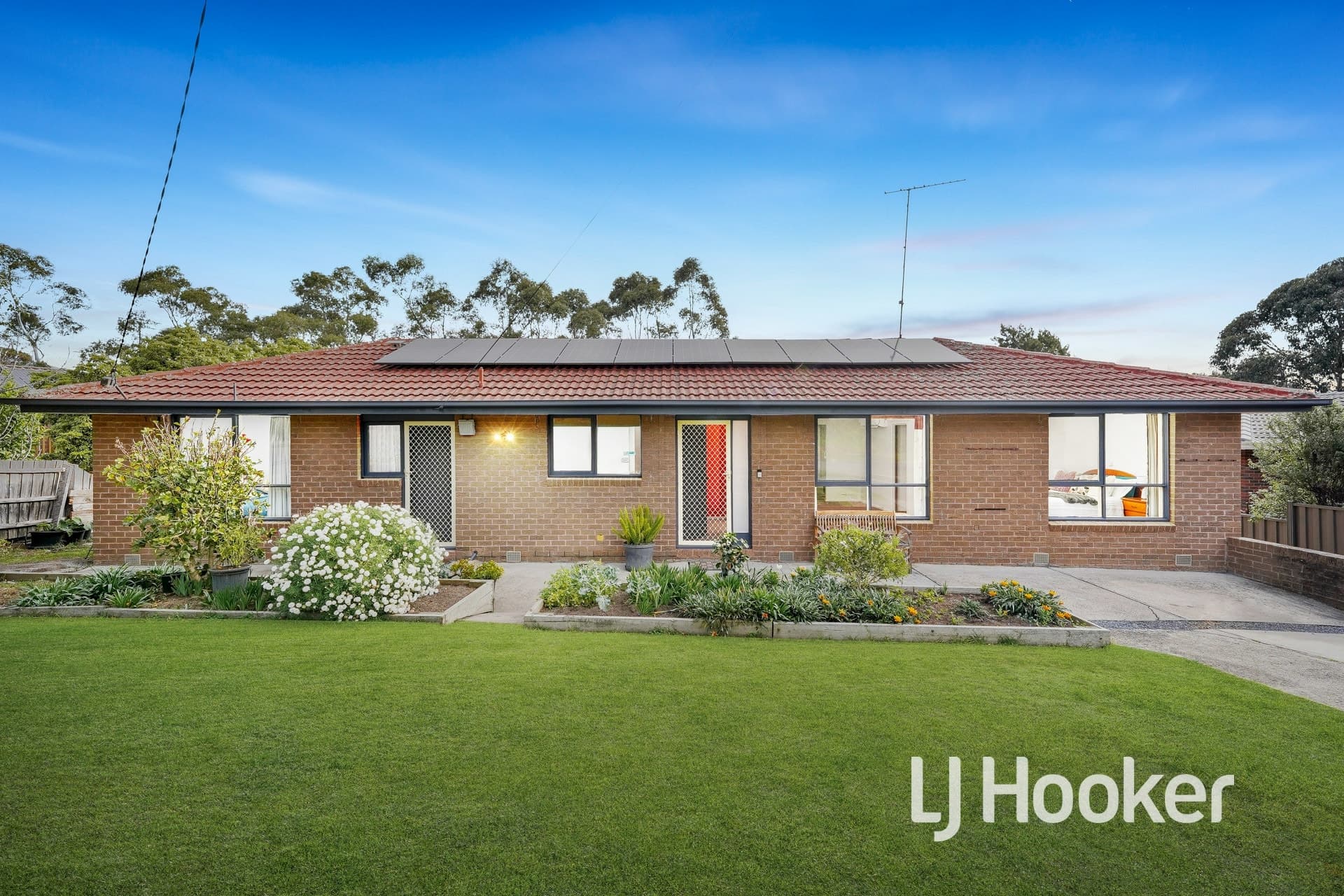 16 Aquila Crescent Endeavour Hills VIC, Endeavour Hills - Thumbnail 2