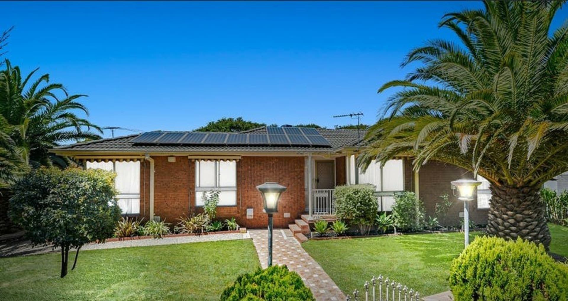 51 Essex Park Drive Endeavour Hills VIC, Endeavour Hills - Thumbnail 2