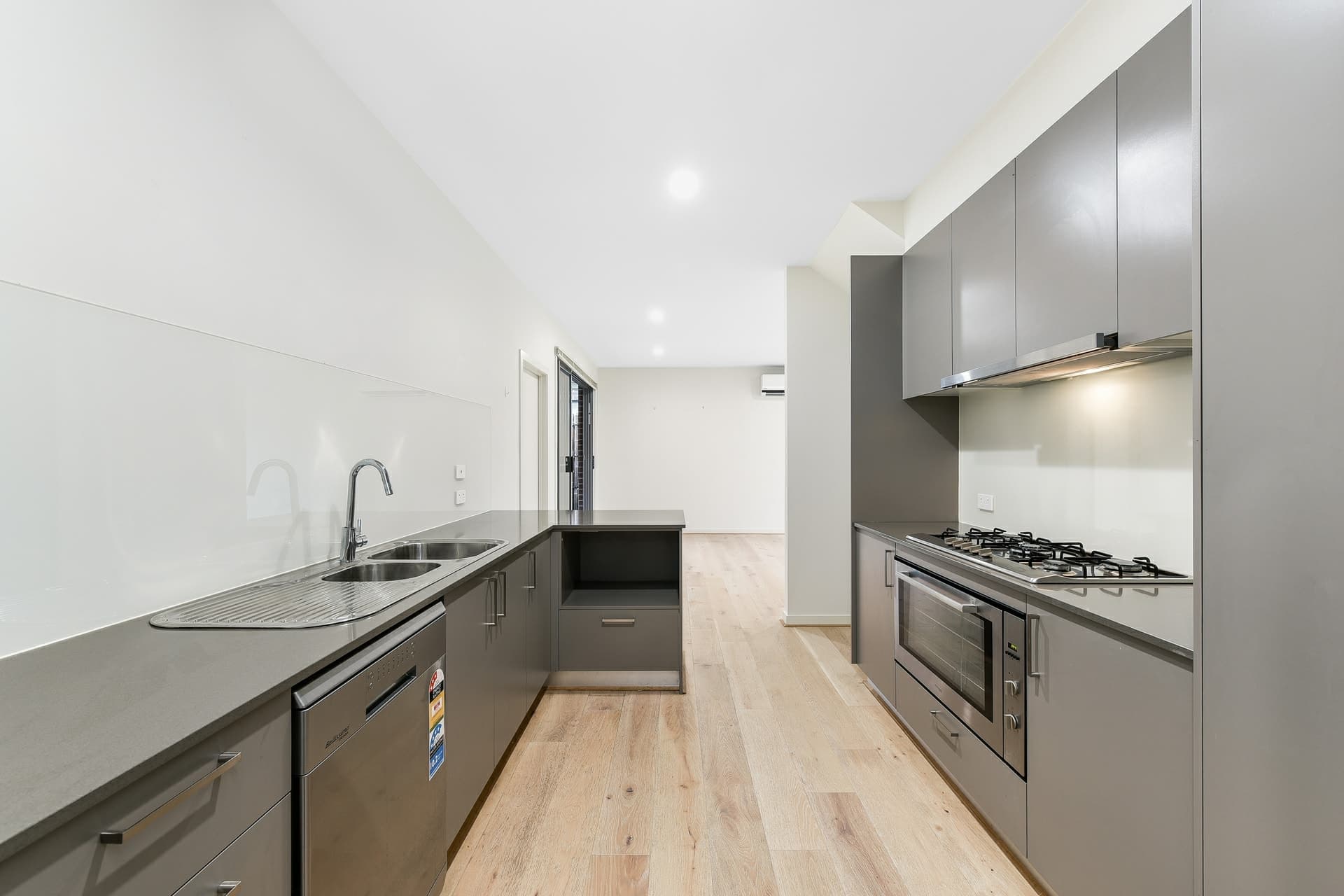 14/118 Kennington Park Drive Endeavour Hills VIC, Endeavour Hills - Thumbnail 4