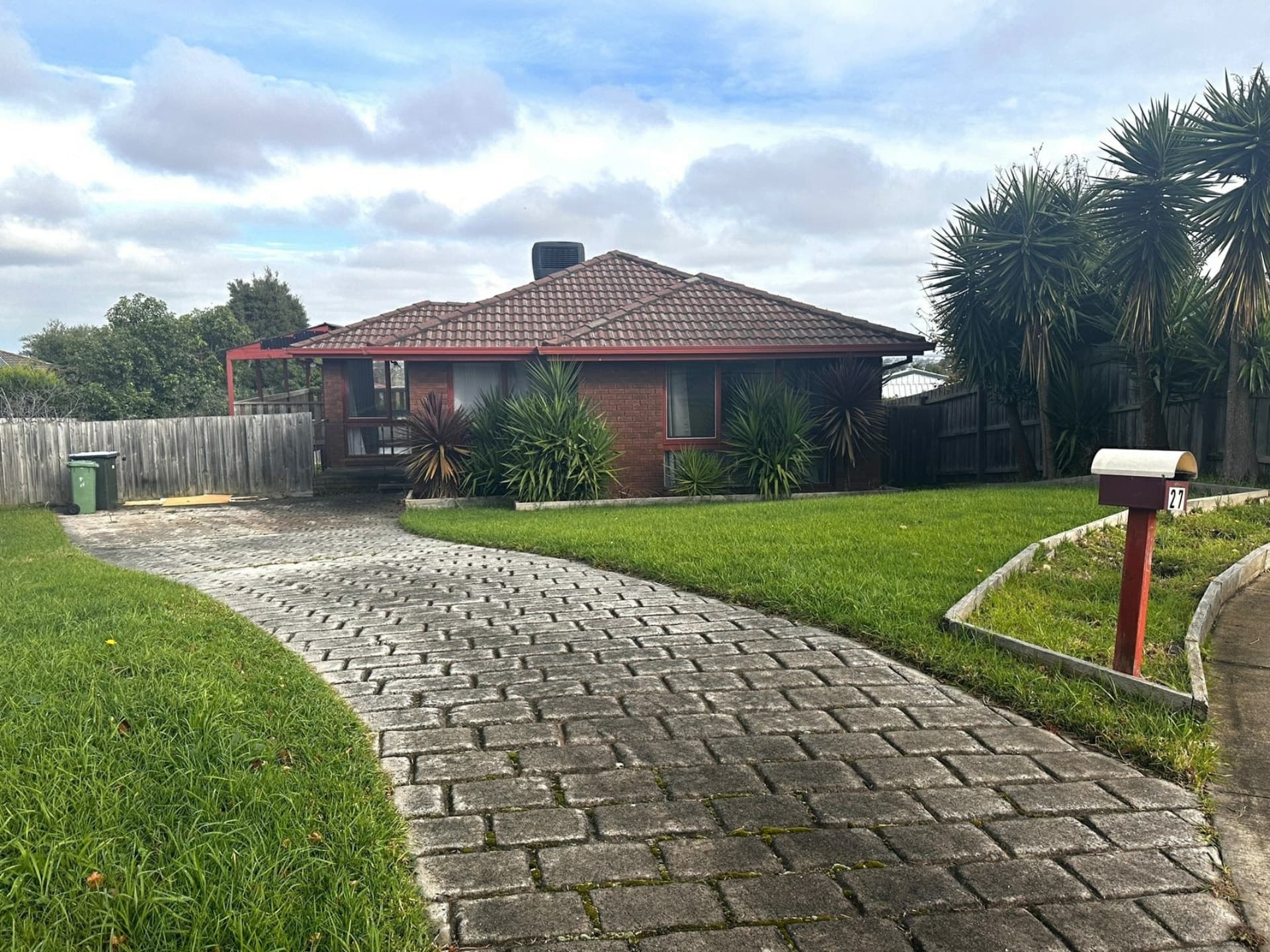 27 Oxley Way Endeavour Hills VIC, Endeavour Hills - Thumbnail 2