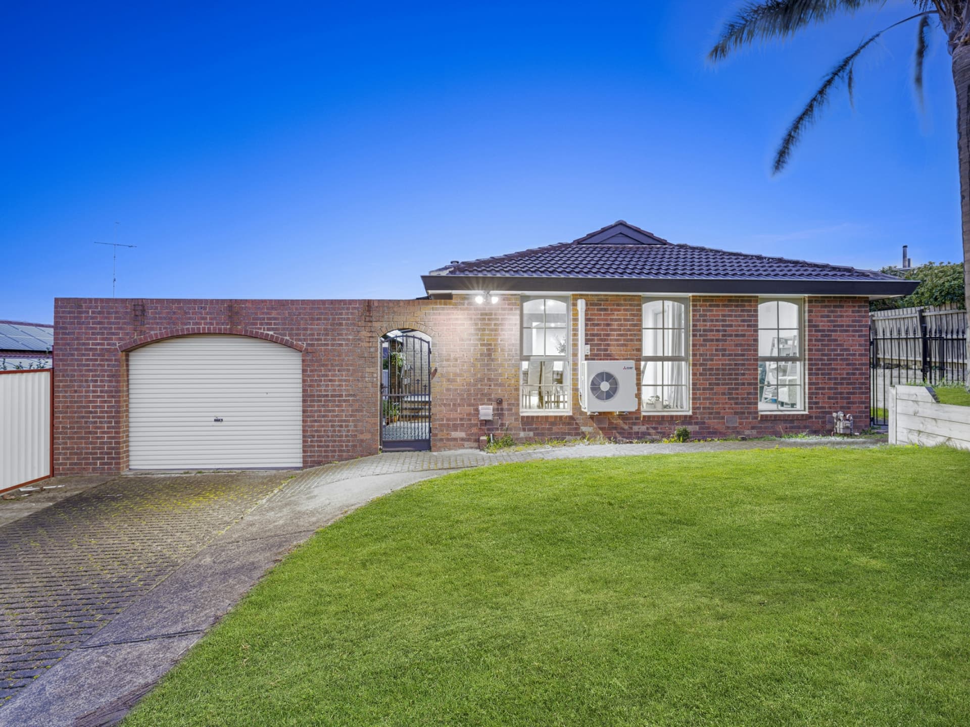 5 Lindsay Close Endeavour Hills VIC, Endeavour Hills - Thumbnail 2