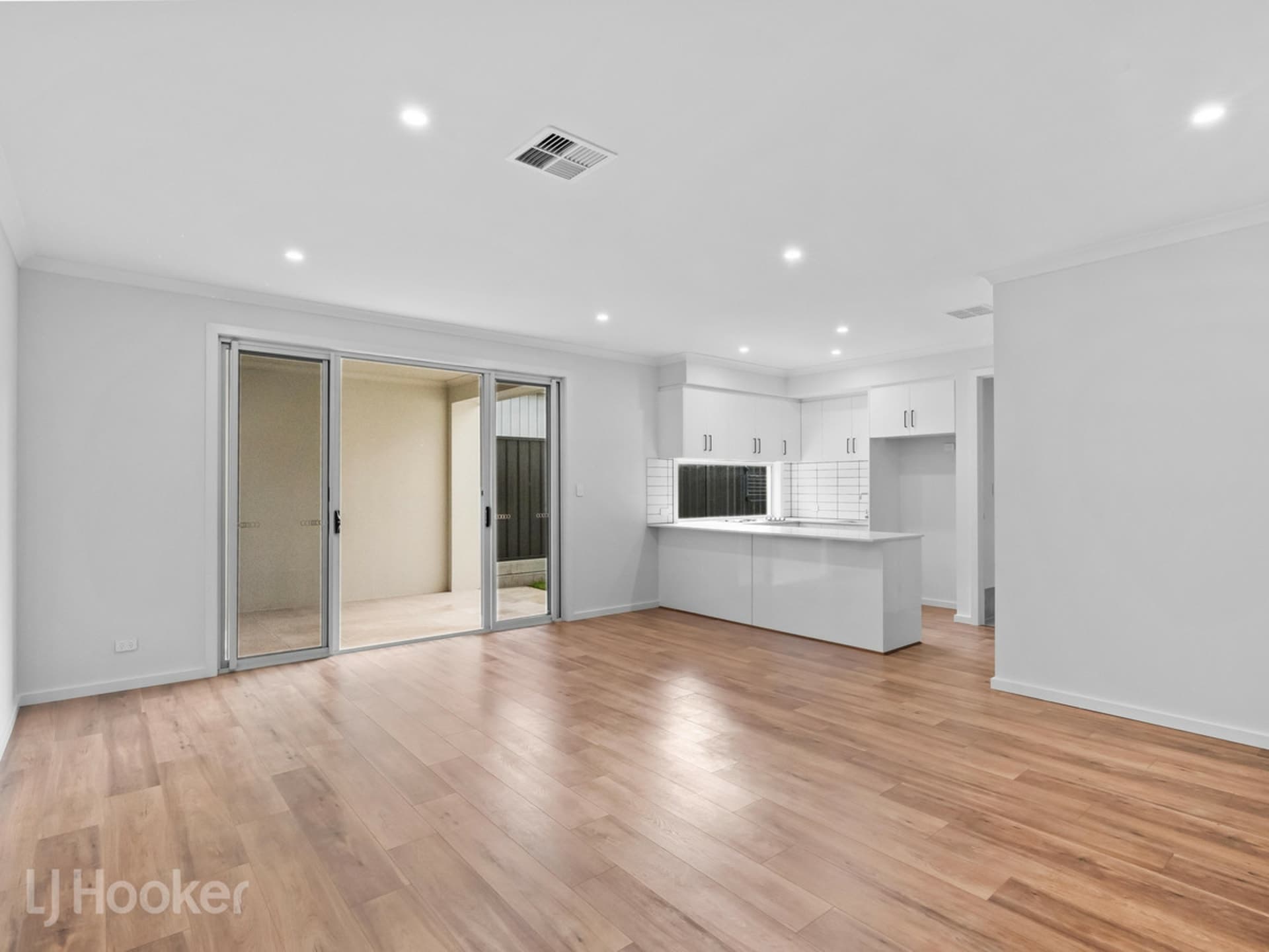 11b Shirley Avenue Felixstow SA, Felixstow - Thumbnail 2