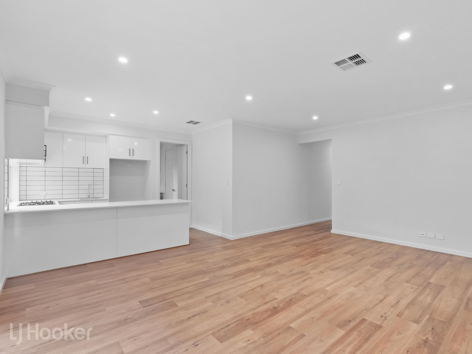 11b Shirley Avenue Felixstow SA, Felixstow - Thumbnail 3