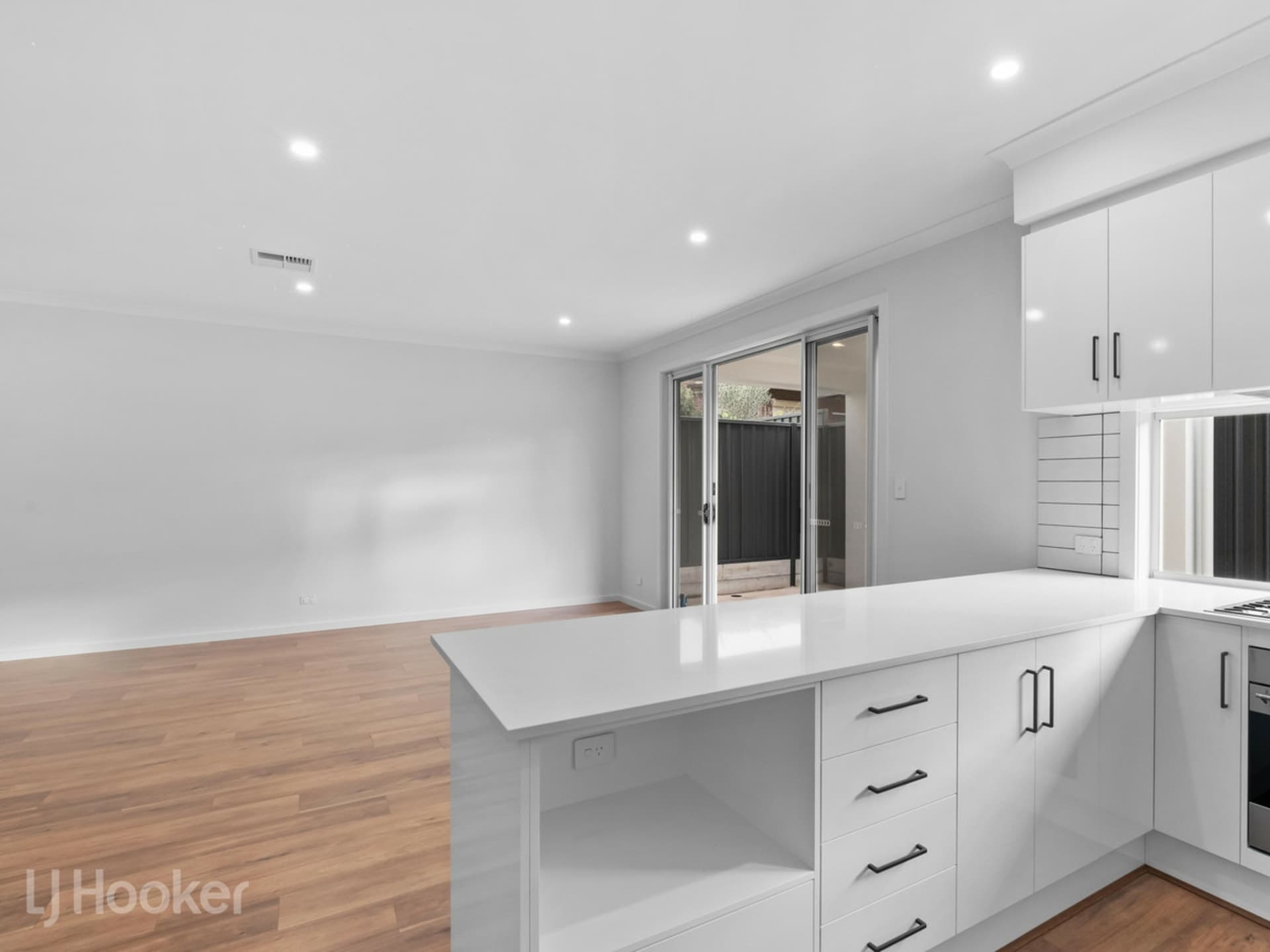 11b Shirley Avenue Felixstow SA, Felixstow - Thumbnail 4