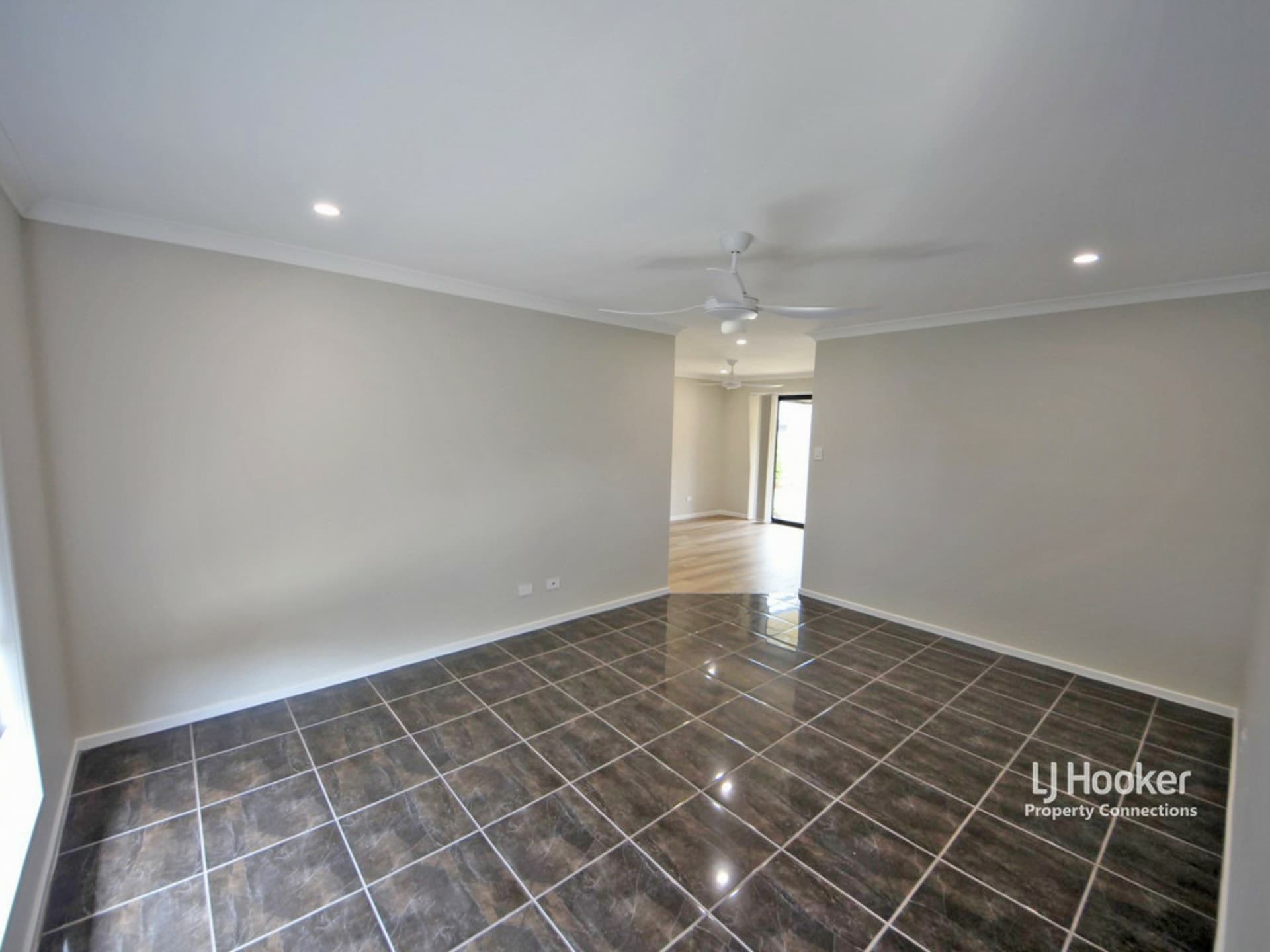 8 Deakin Close Fitzgibbon QLD, Fitzgibbon - Thumbnail 3