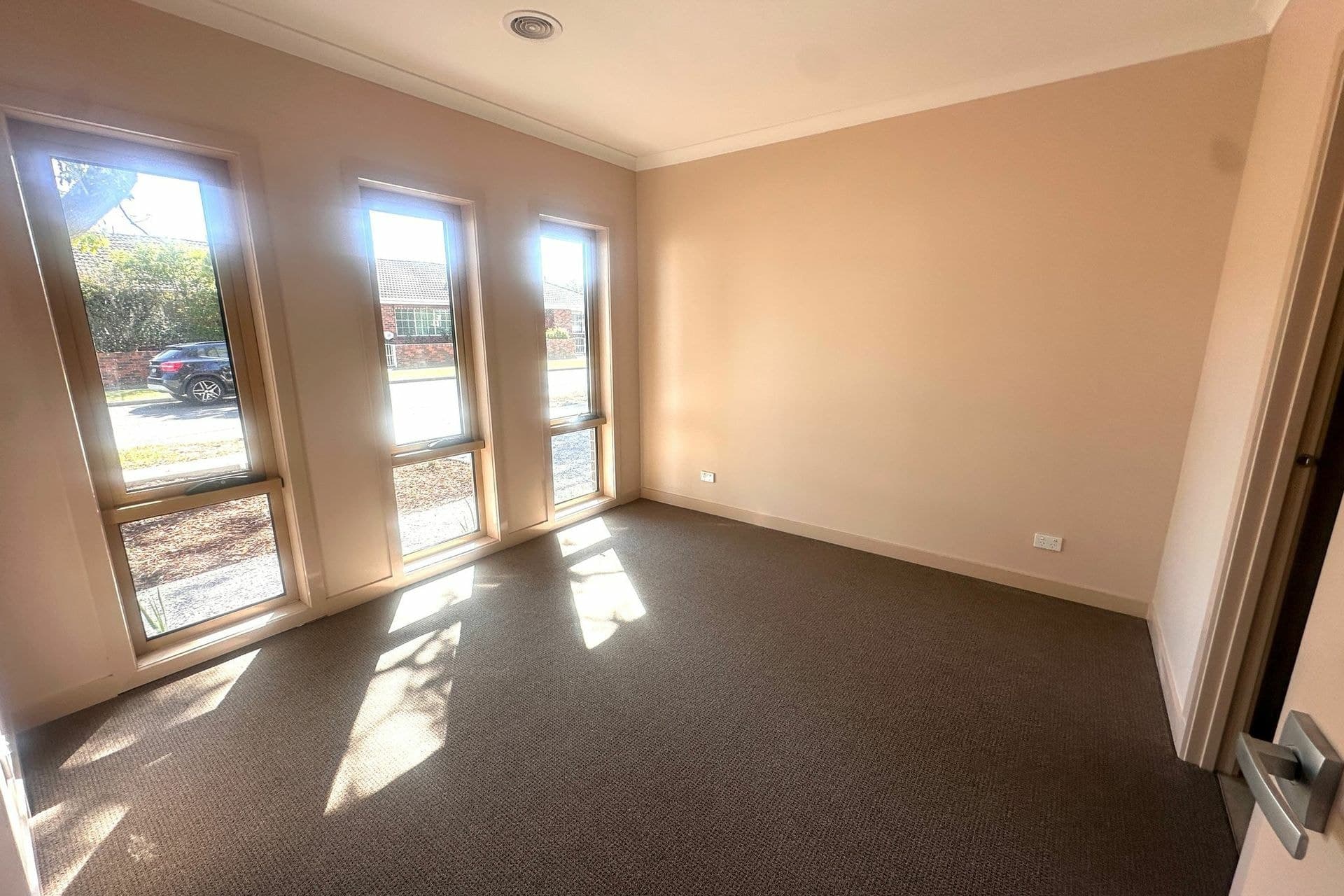 99 Dandenong Road East Frankston VIC, Frankston - Thumbnail 2