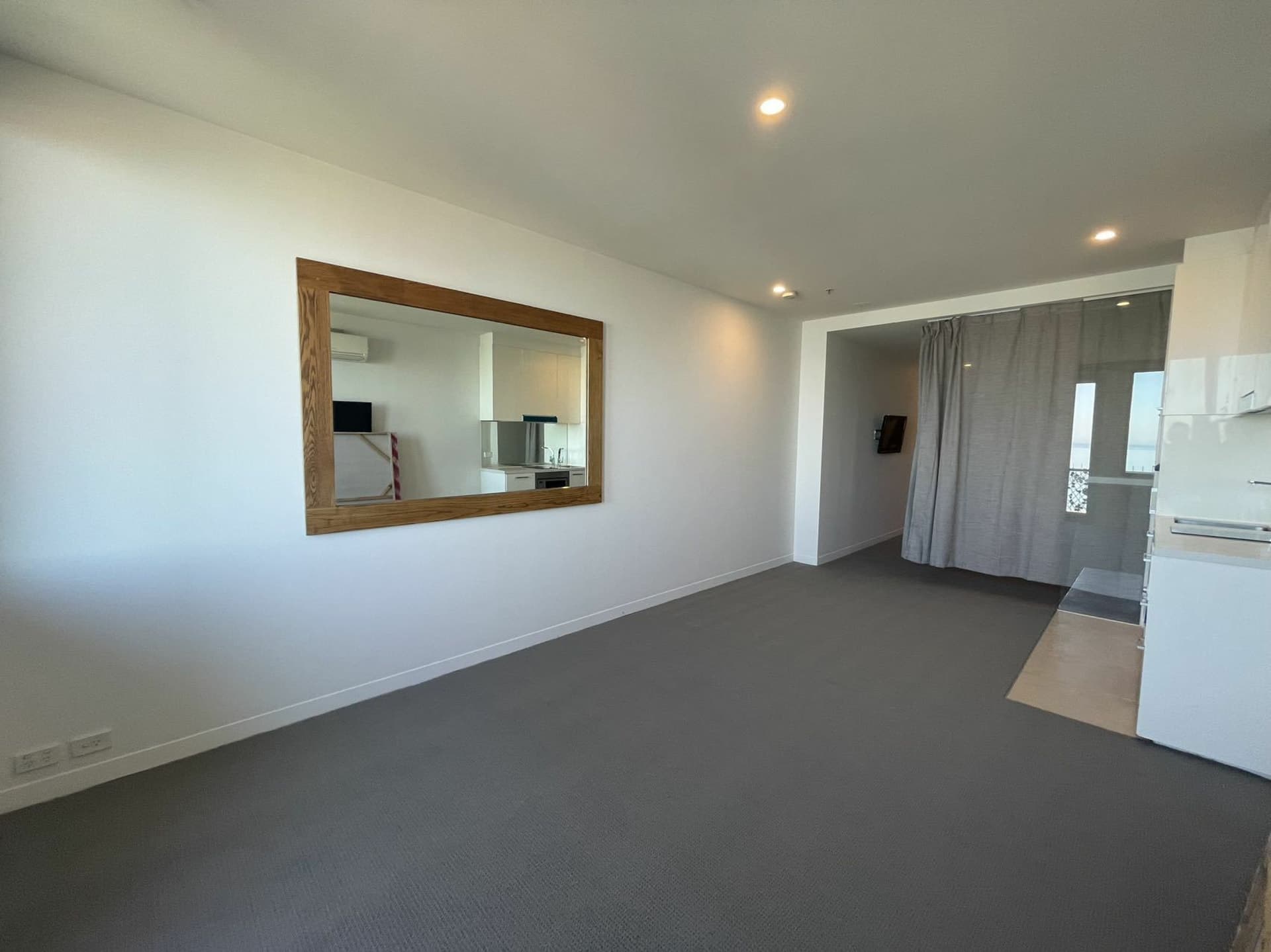 805/435 Nepean Highway Frankston VIC, Frankston - Thumbnail 2