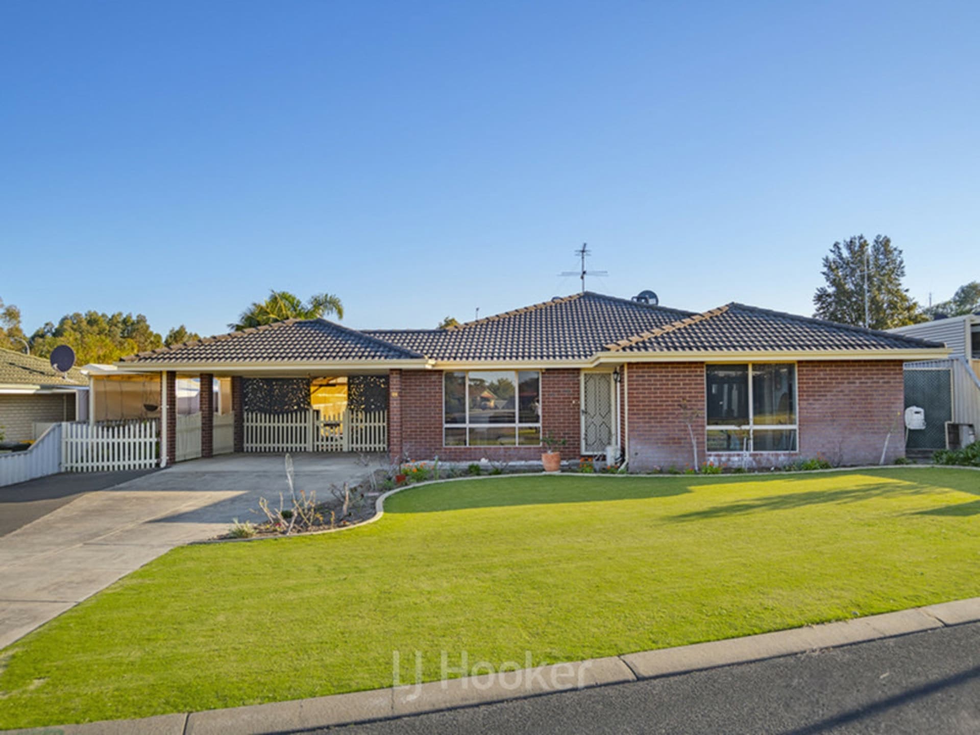 21 Kittyhawk Grove Geographe WA, Geographe - Thumbnail 2