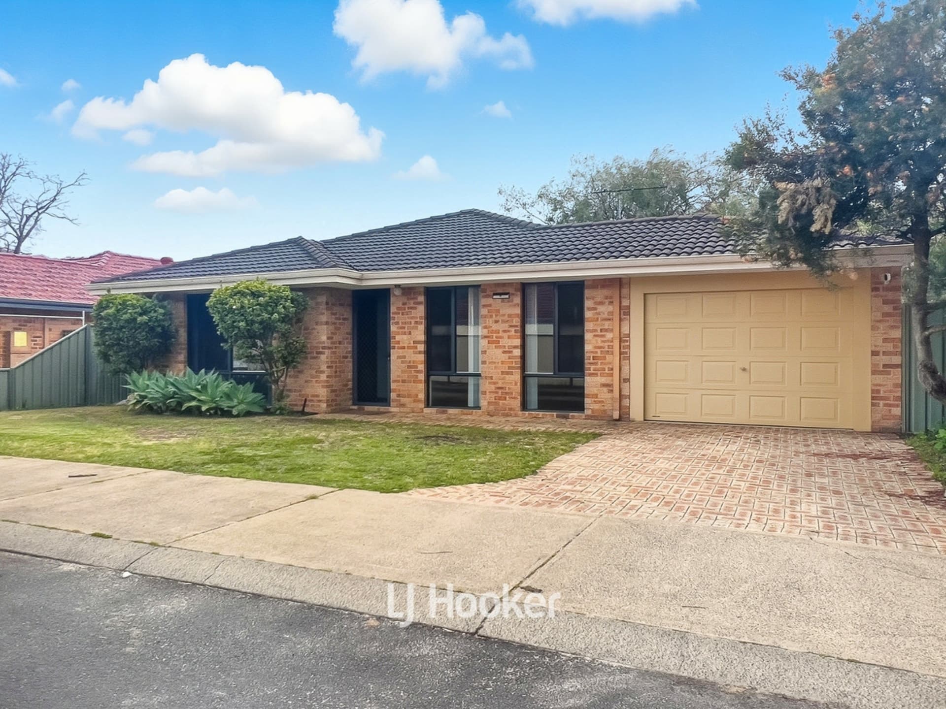 21 Honeyeater Crescent Geographe WA, Geographe - Thumbnail 2
