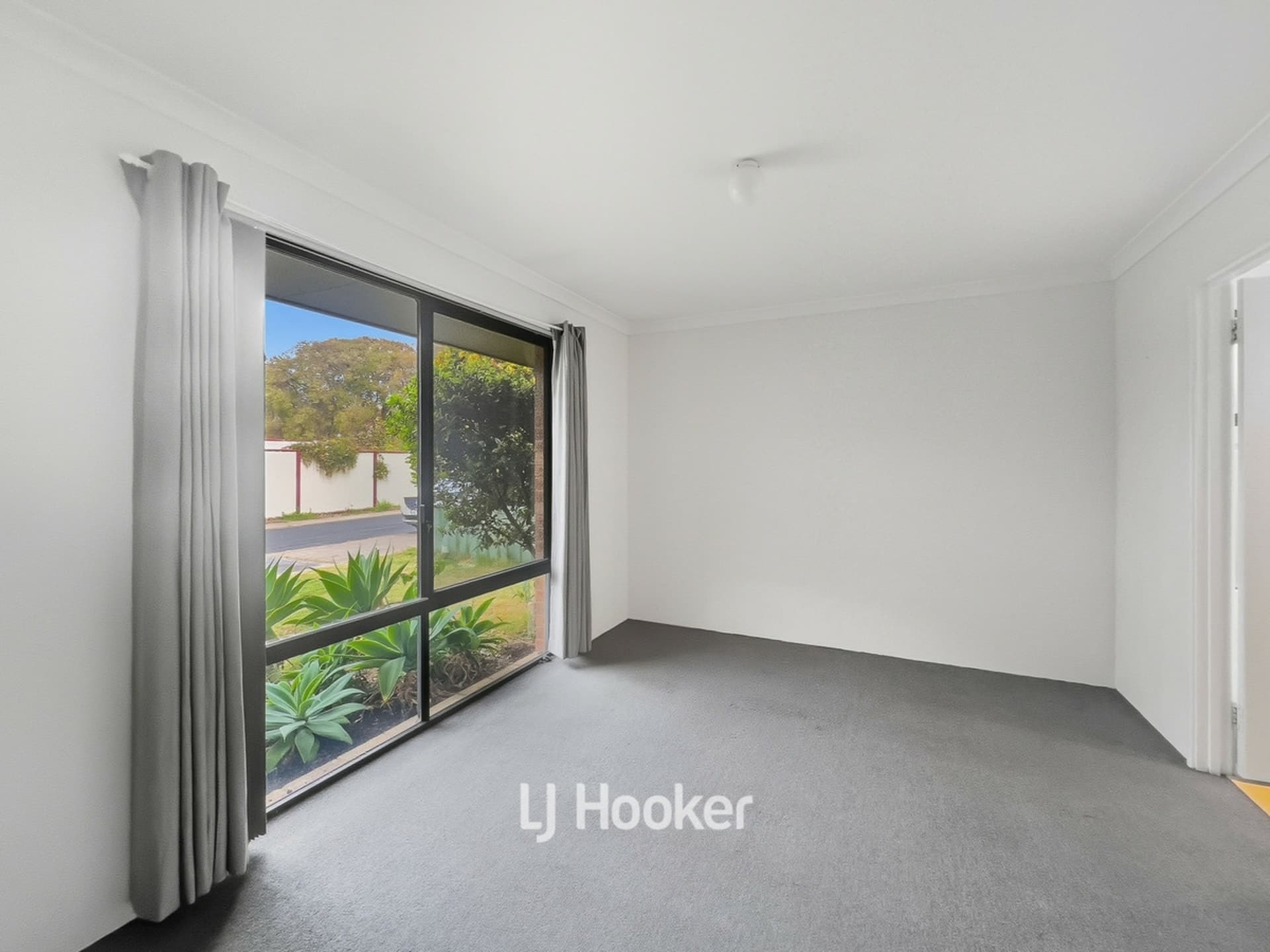 21 Honeyeater Crescent Geographe WA, Geographe - Thumbnail 3