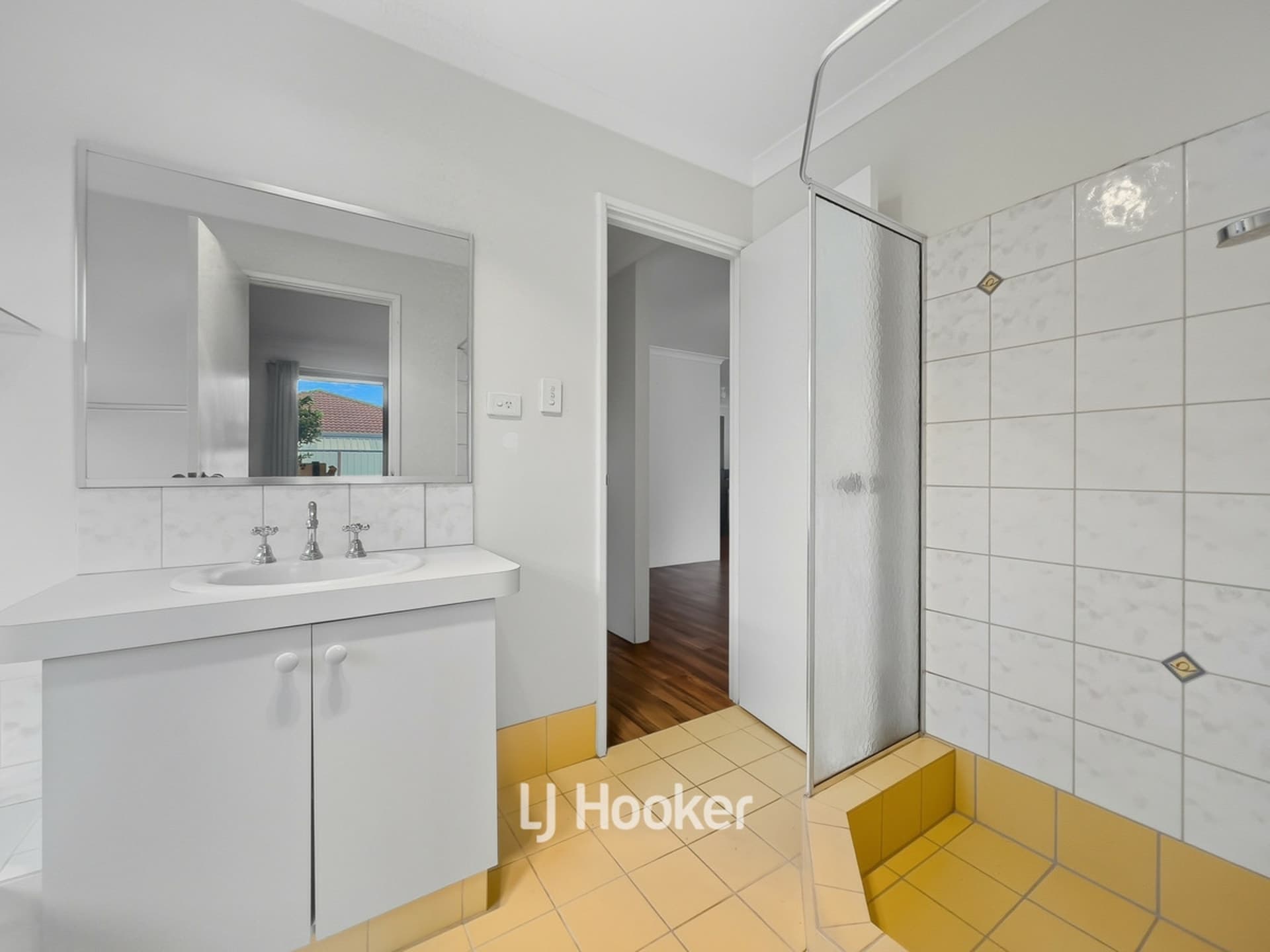 21 Honeyeater Crescent Geographe WA, Geographe - Thumbnail 4