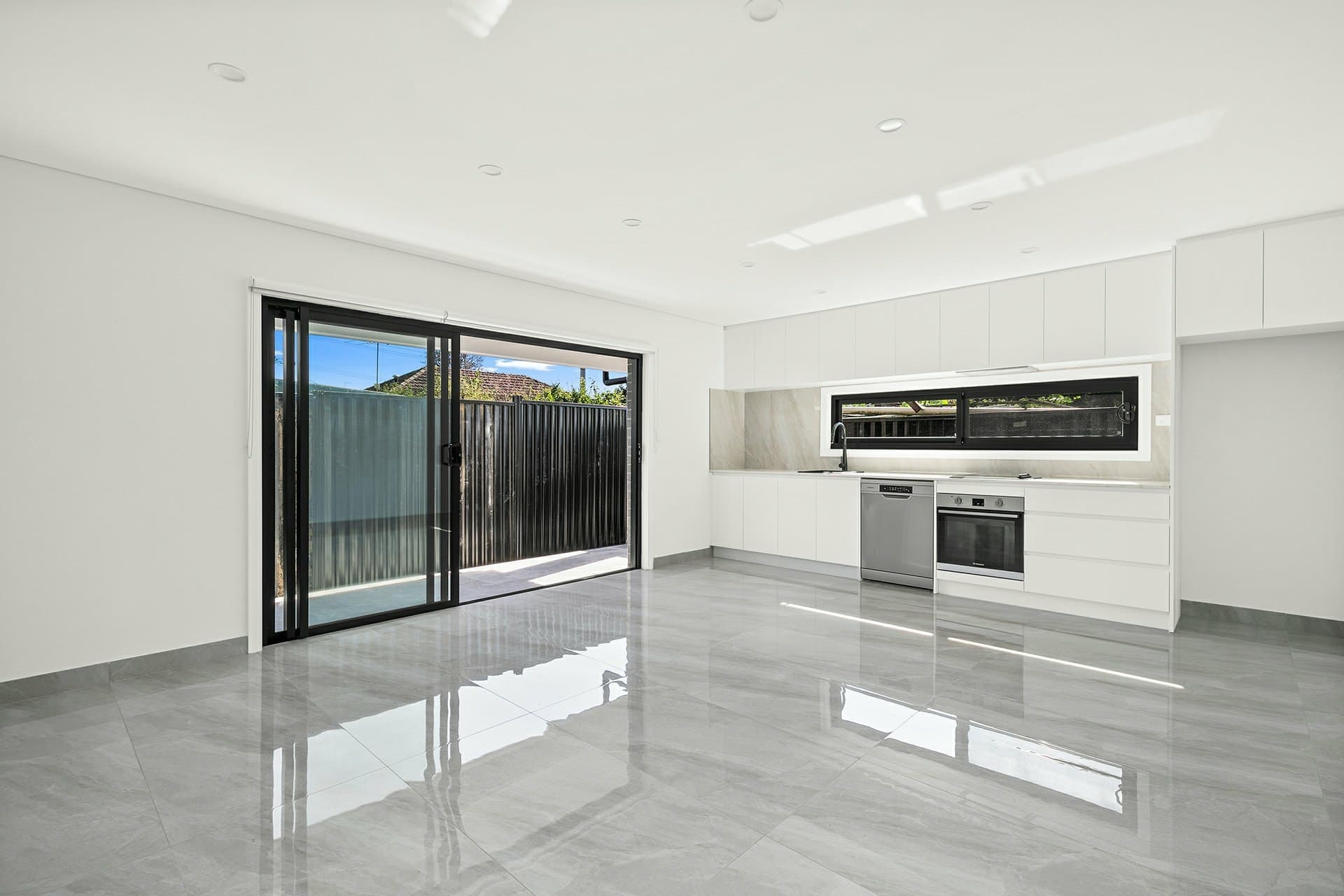 Granny Flat 2/231 Henry Lawson Drive, Georges Hall, Georges Hall - Thumbnail 2