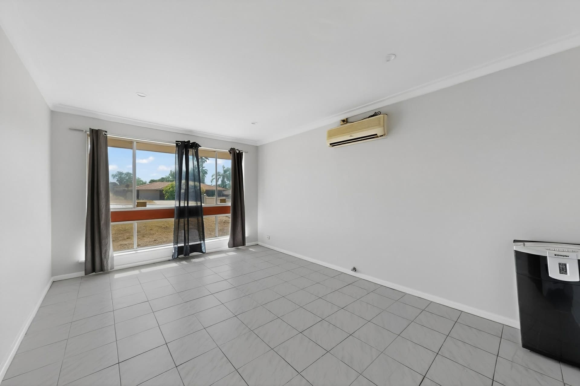 23 Nelligan Avenue Girrawheen WA, Girrawheen - Thumbnail 5