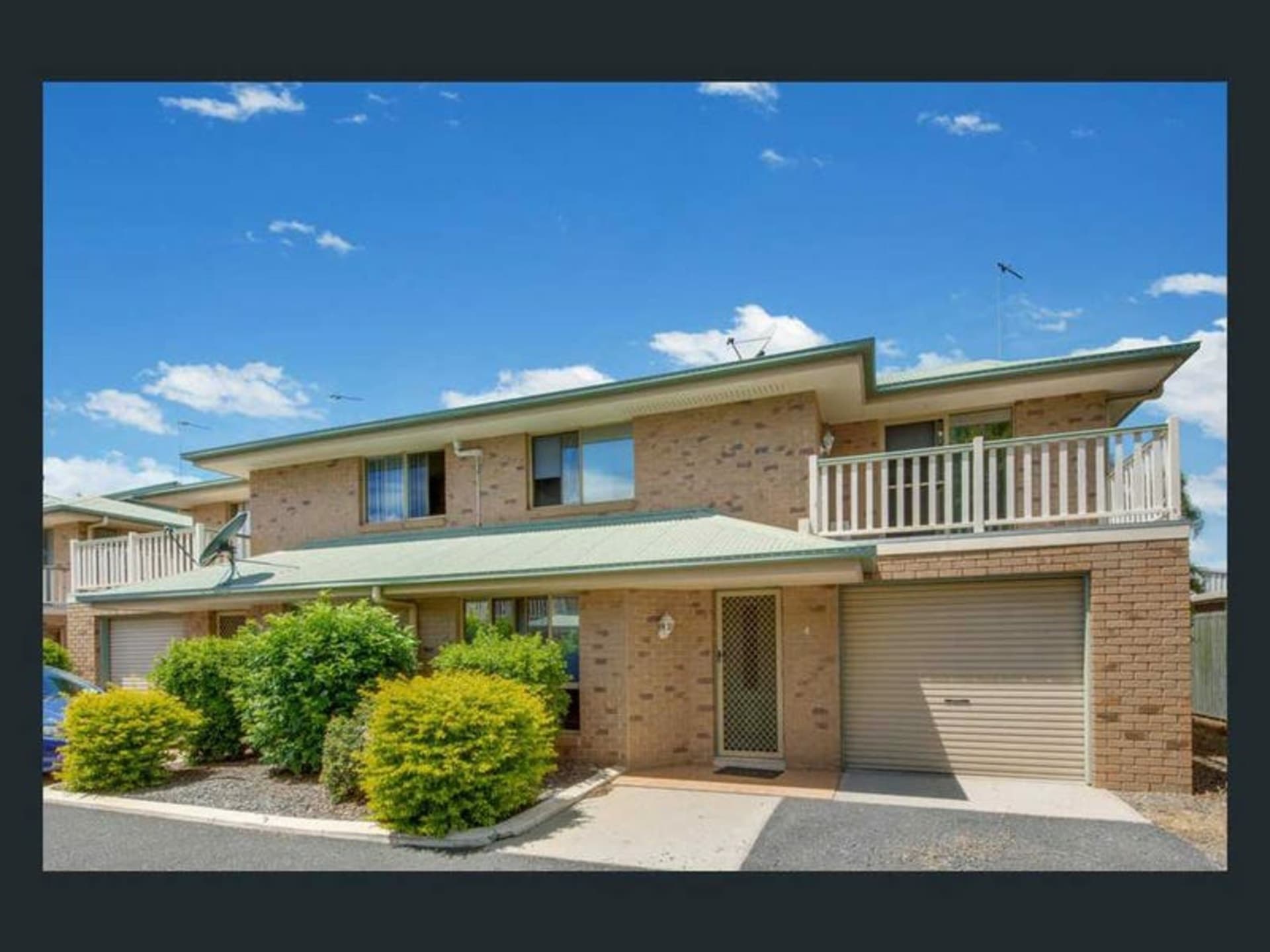 4/7, Gladstone Central - Image 1