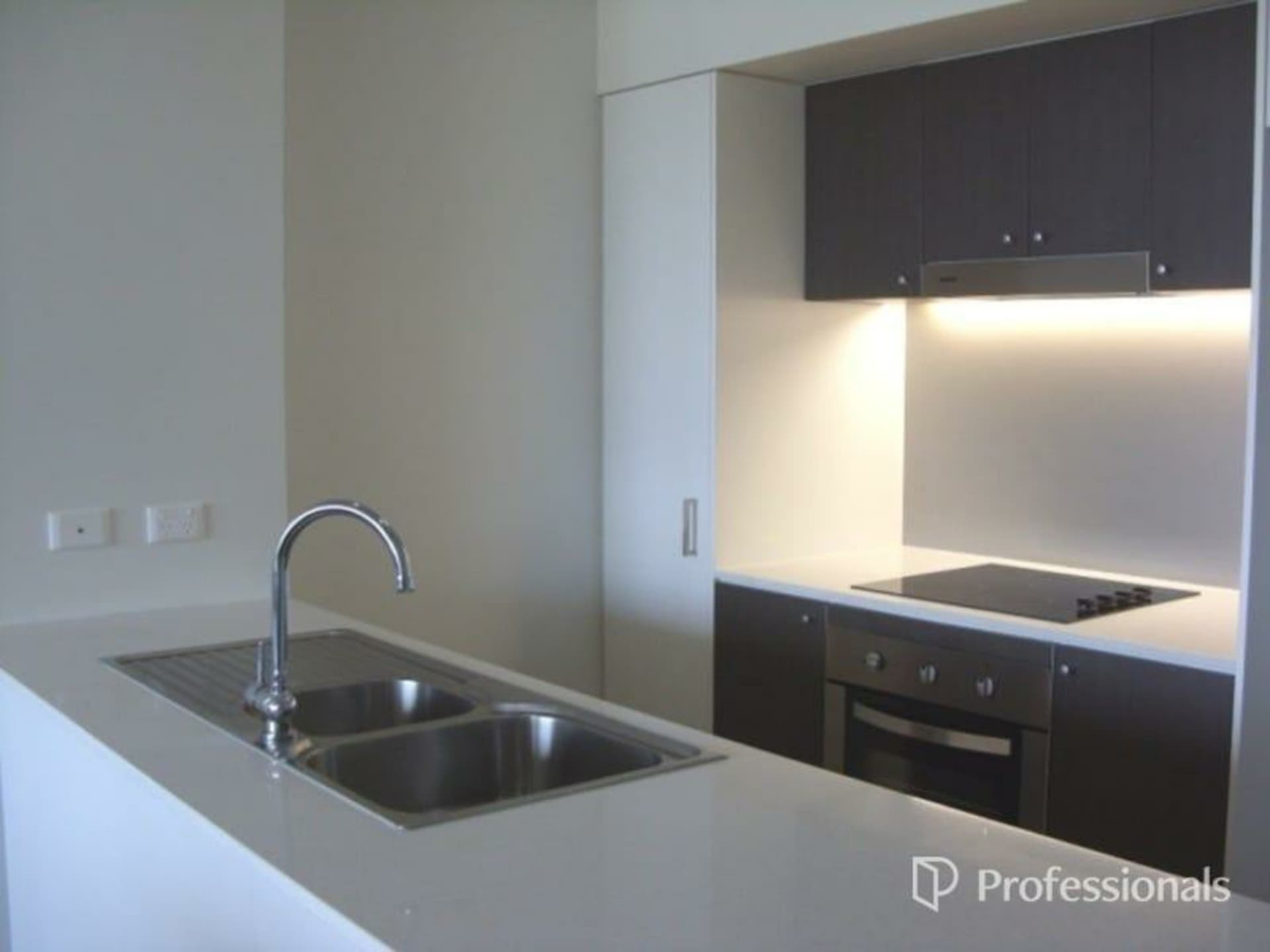 124/60 Glenlyon Street Gladstone Central QLD, Gladstone Central - Image 1