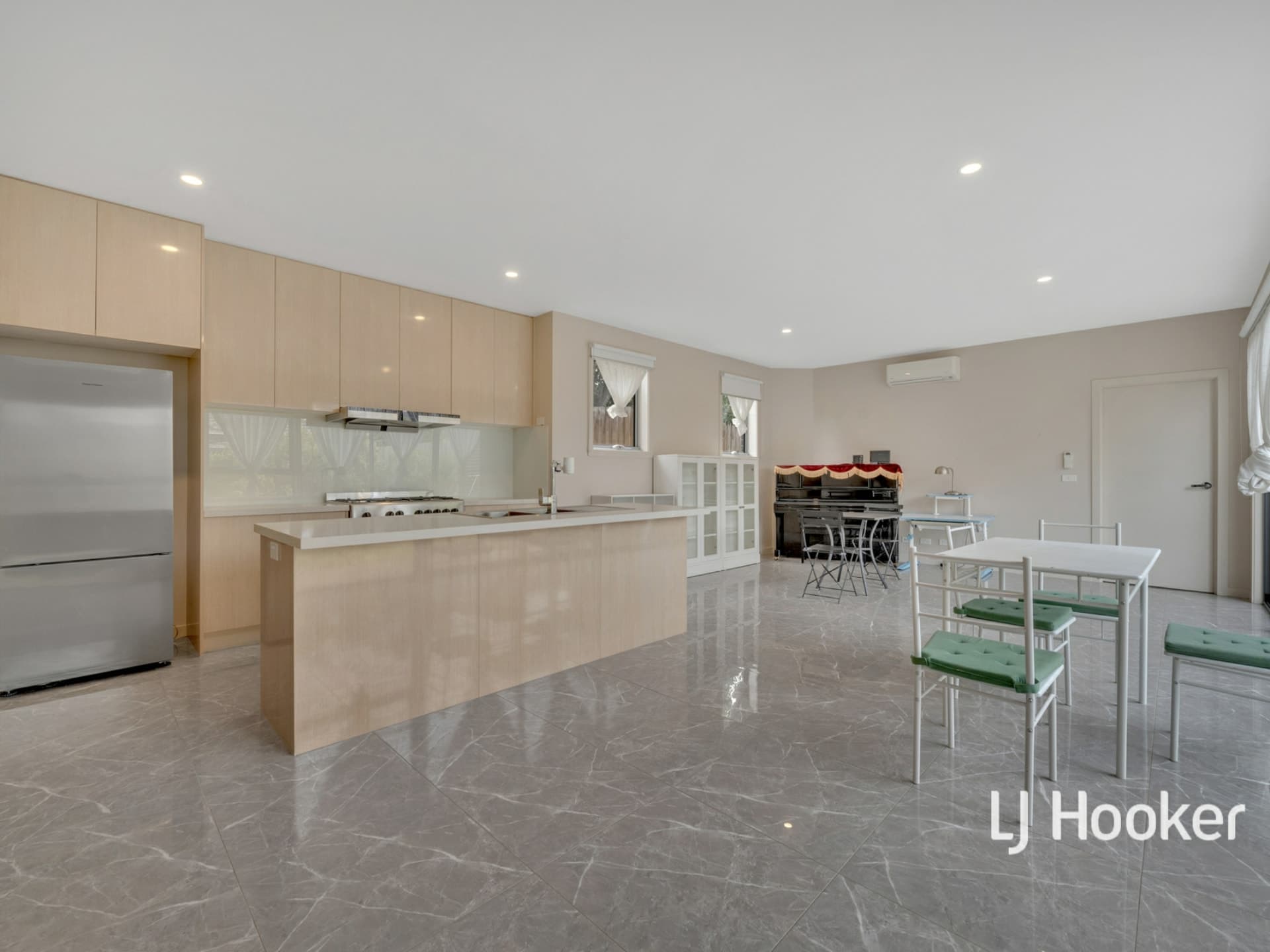 1/3 Avon Court Glen Waverley VIC, Glen Waverley - Thumbnail 2