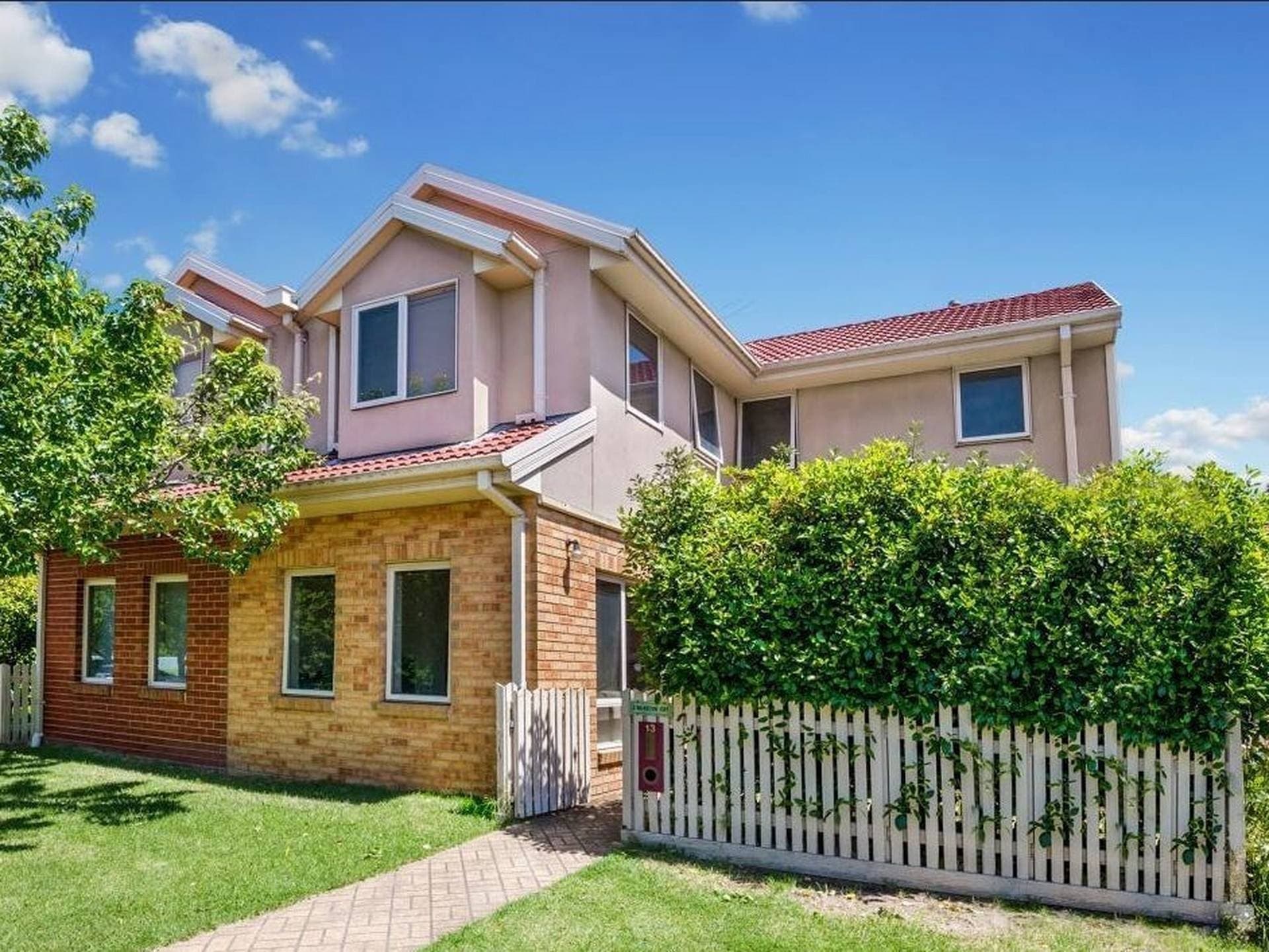 13/2 McKelvie Court Glen Waverley VIC, Glen Waverley - Image 1