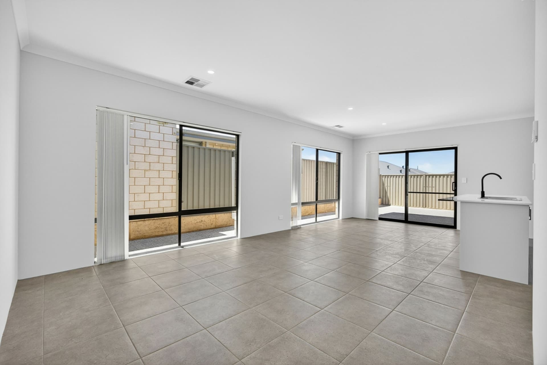 19 Caledon Street Golden Bay WA, Golden Bay - Thumbnail 2