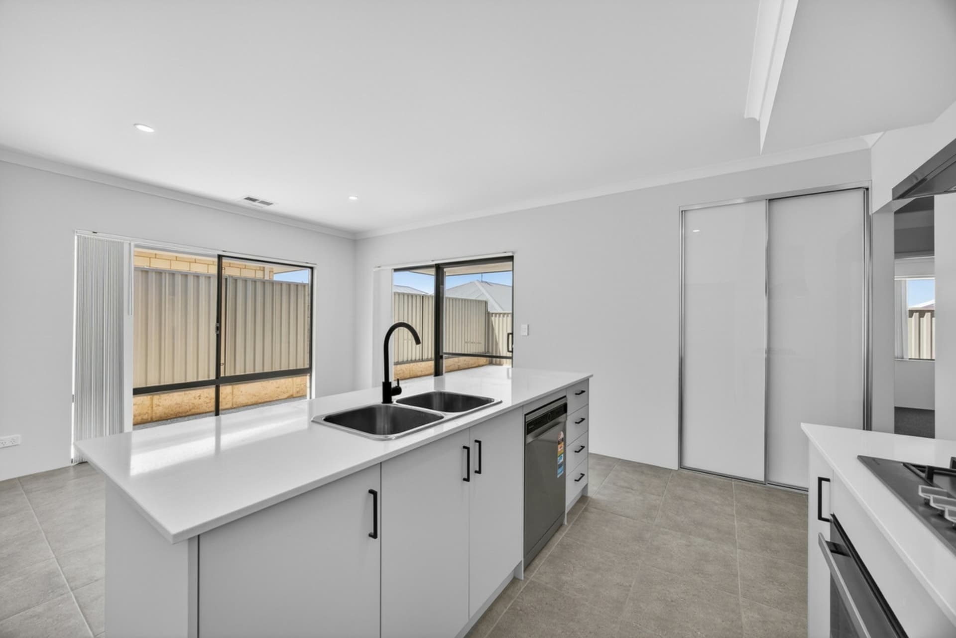 19 Caledon Street Golden Bay WA, Golden Bay - Thumbnail 8