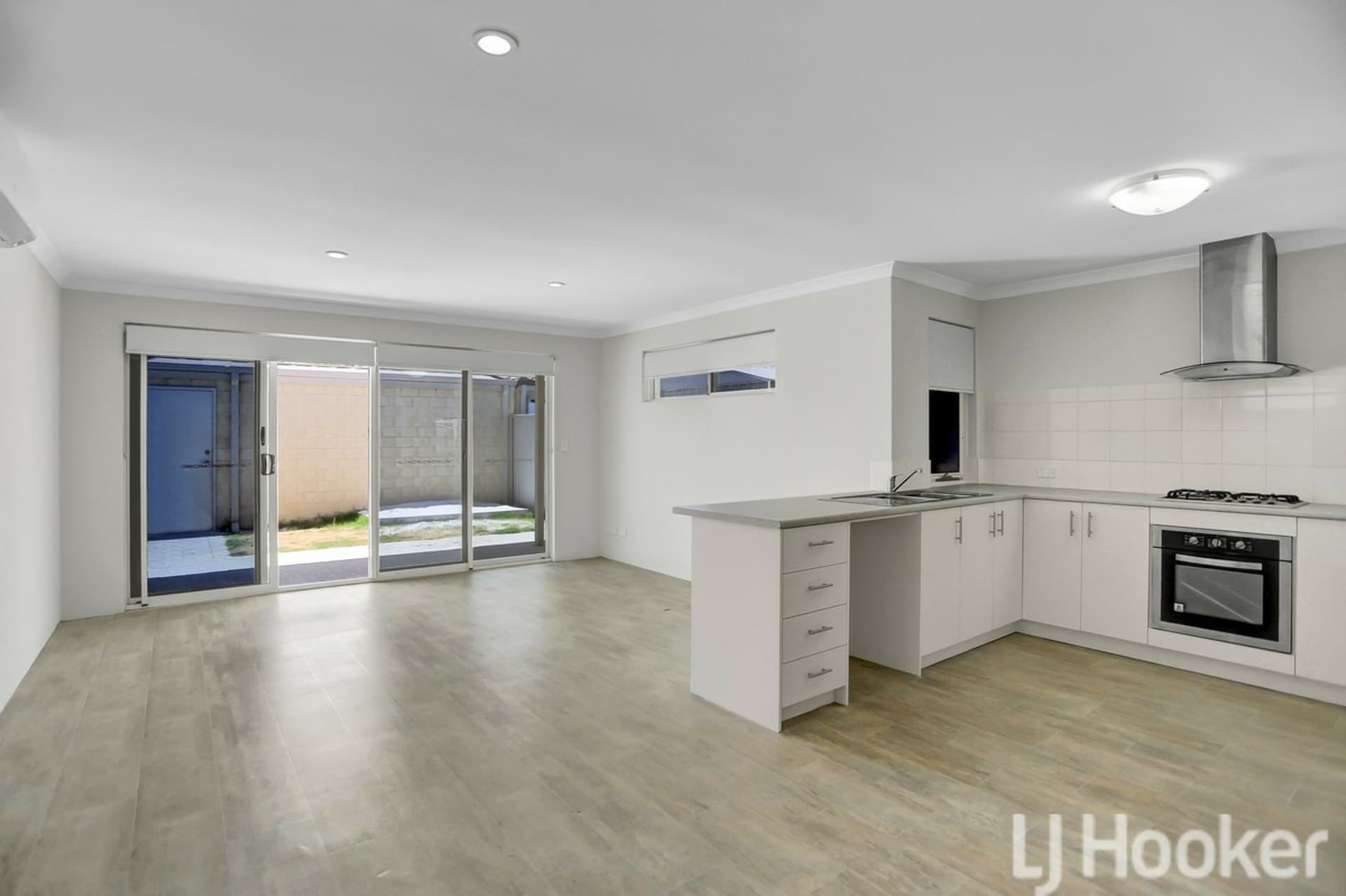 35 Adelong Avenue Golden Bay WA, Golden Bay - Thumbnail 3