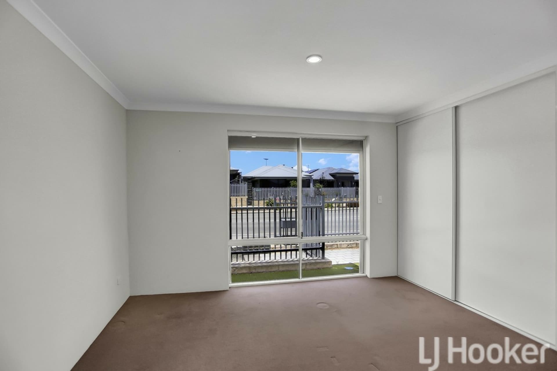 35 Adelong Avenue Golden Bay WA, Golden Bay - Thumbnail 4
