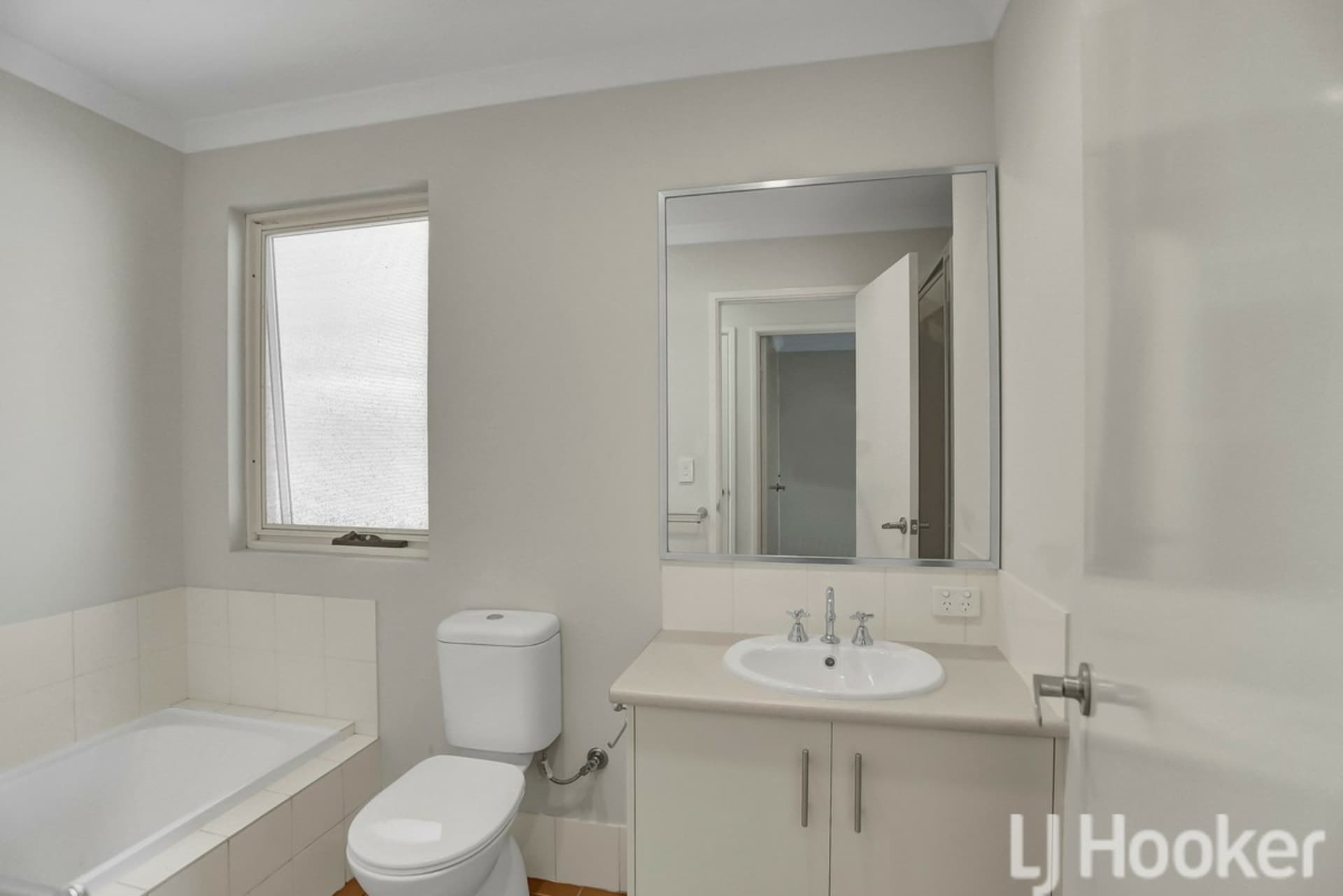 35 Adelong Avenue Golden Bay WA, Golden Bay - Thumbnail 6
