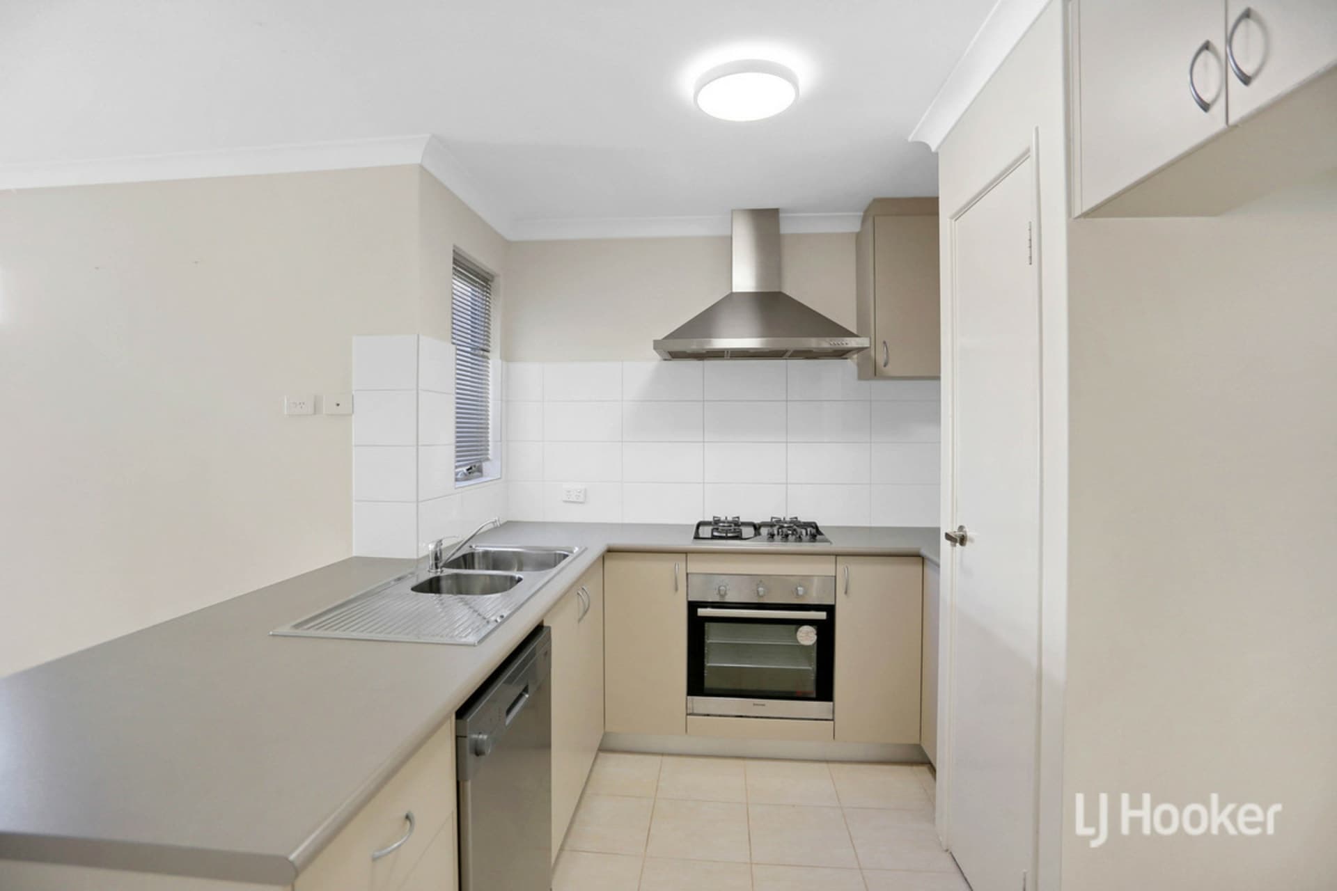 9 Ettrick Way Golden Bay WA, Golden Bay - Image 1