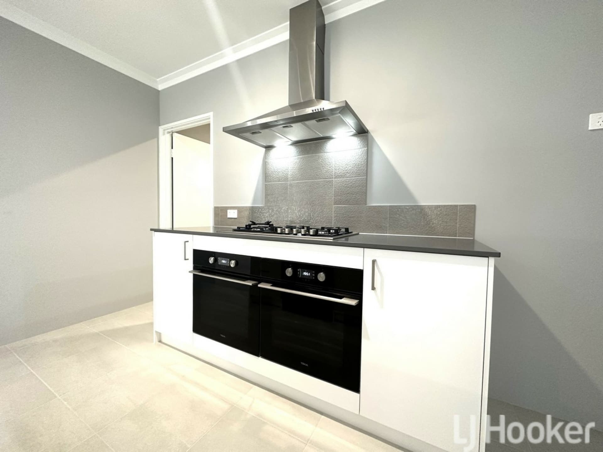 30 Yamarna Road Golden Bay WA, Golden Bay - Thumbnail 4