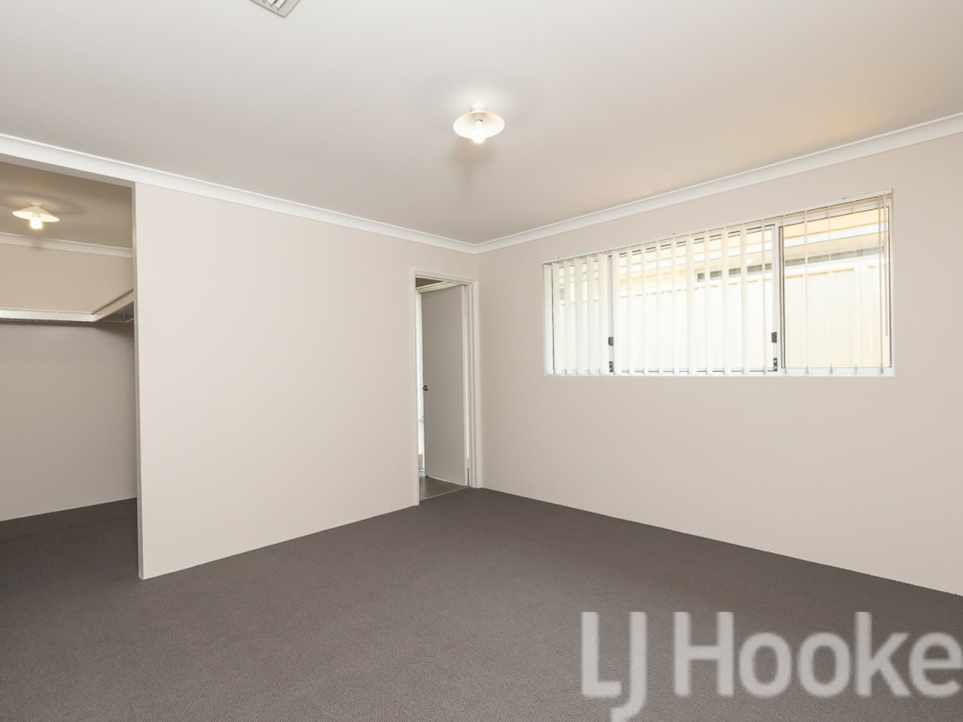 69 Adelong Avenue Golden Bay WA, Golden Bay - Thumbnail 2