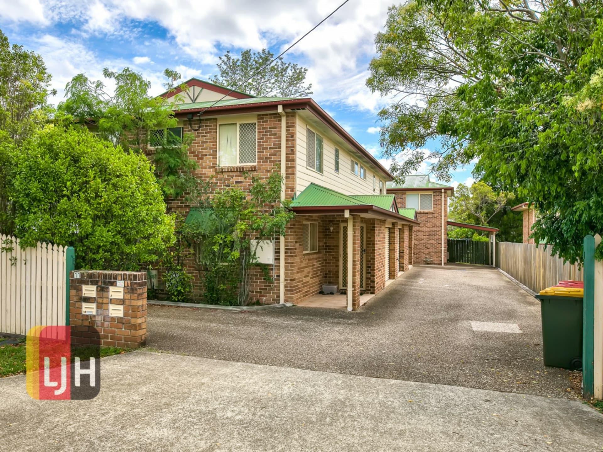 Townhouse 2/11 Groom Street, Gordon Park, Gordon Park - Thumbnail 2