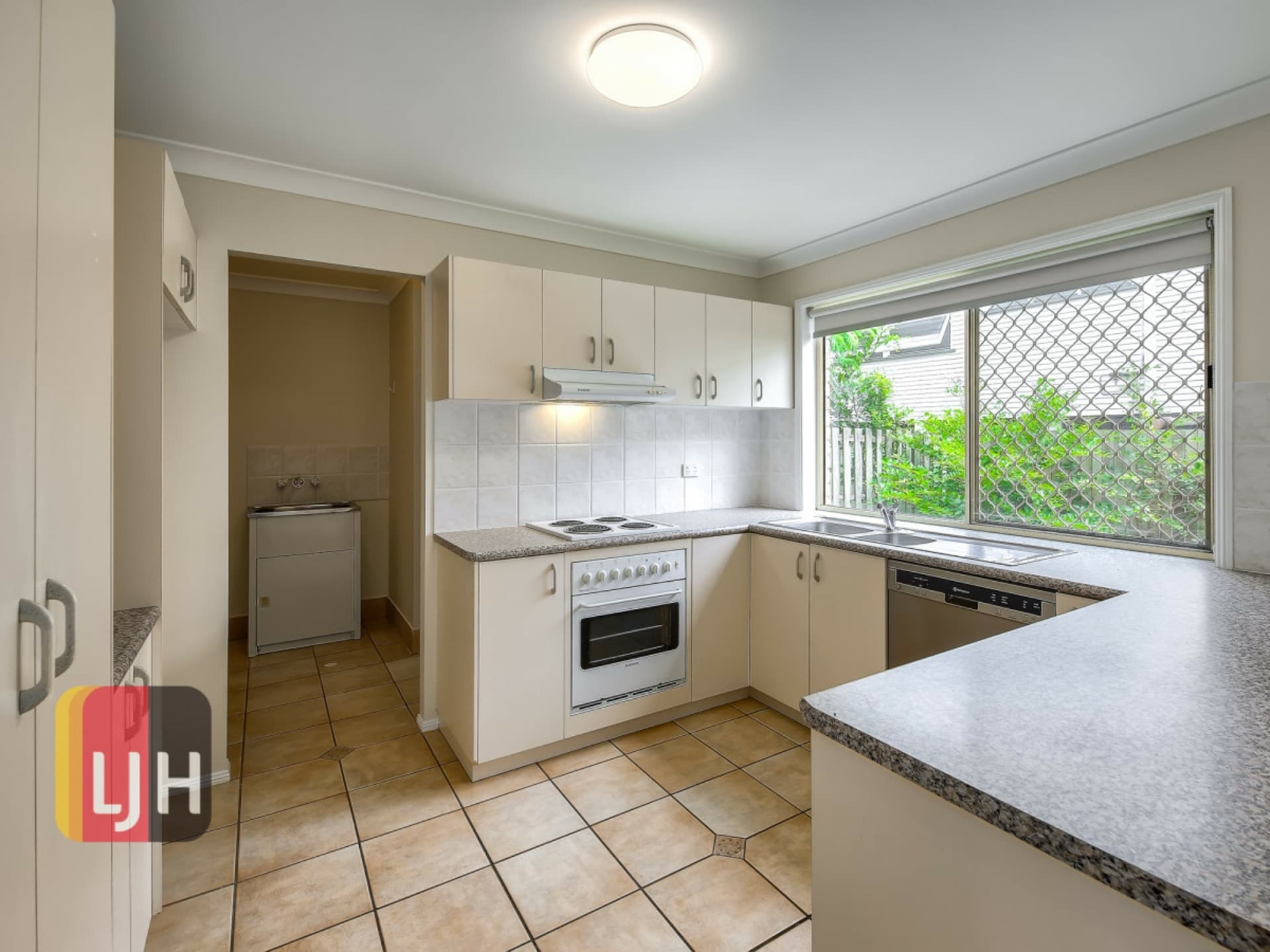 Townhouse 2/11 Groom Street, Gordon Park, Gordon Park - Thumbnail 4