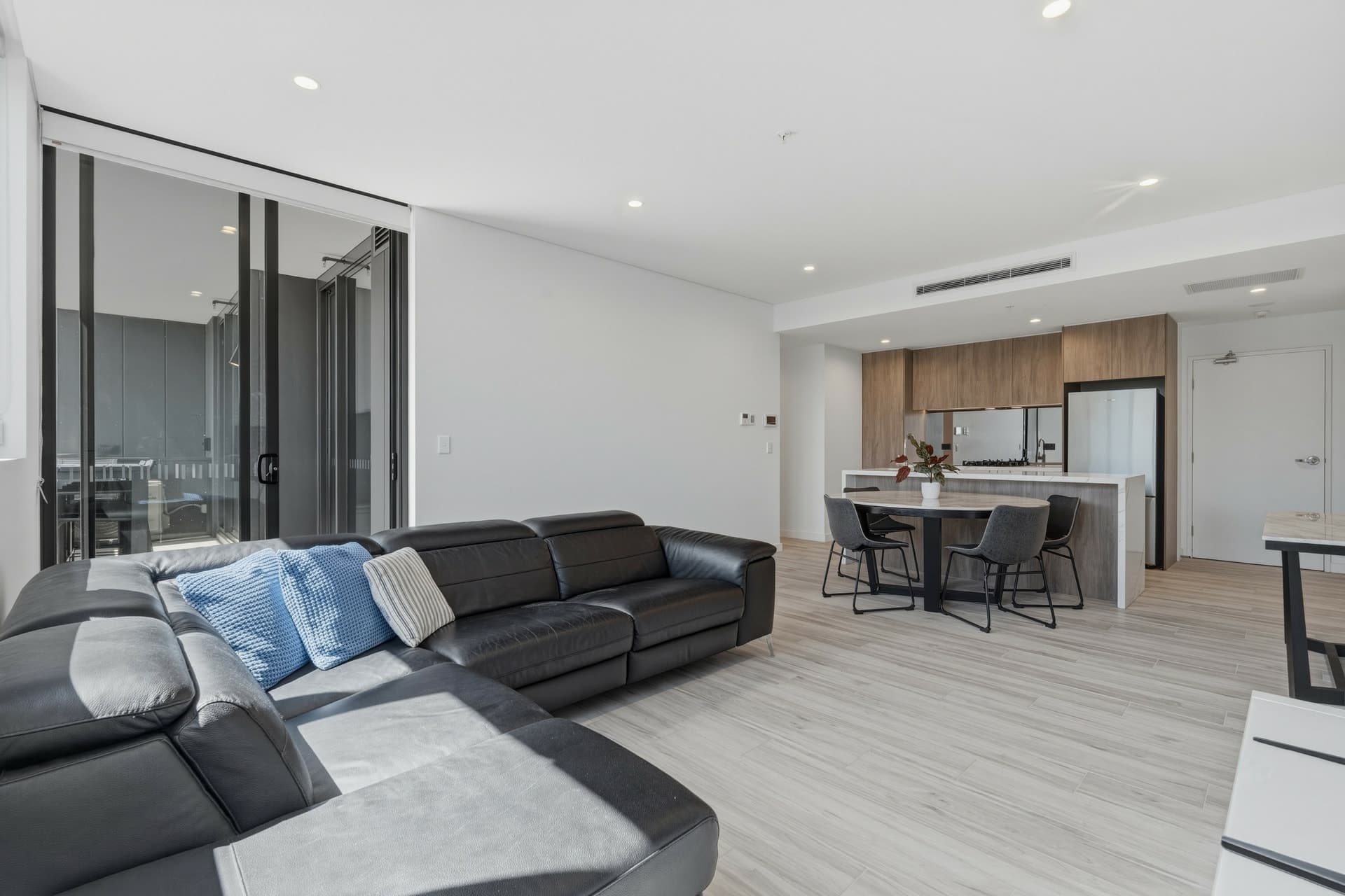 W801/108 Donnison Street, Gosford, Gosford - Thumbnail 3