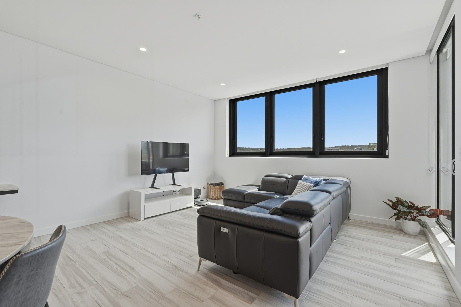 W801/108 Donnison Street, Gosford, Gosford - Thumbnail 7