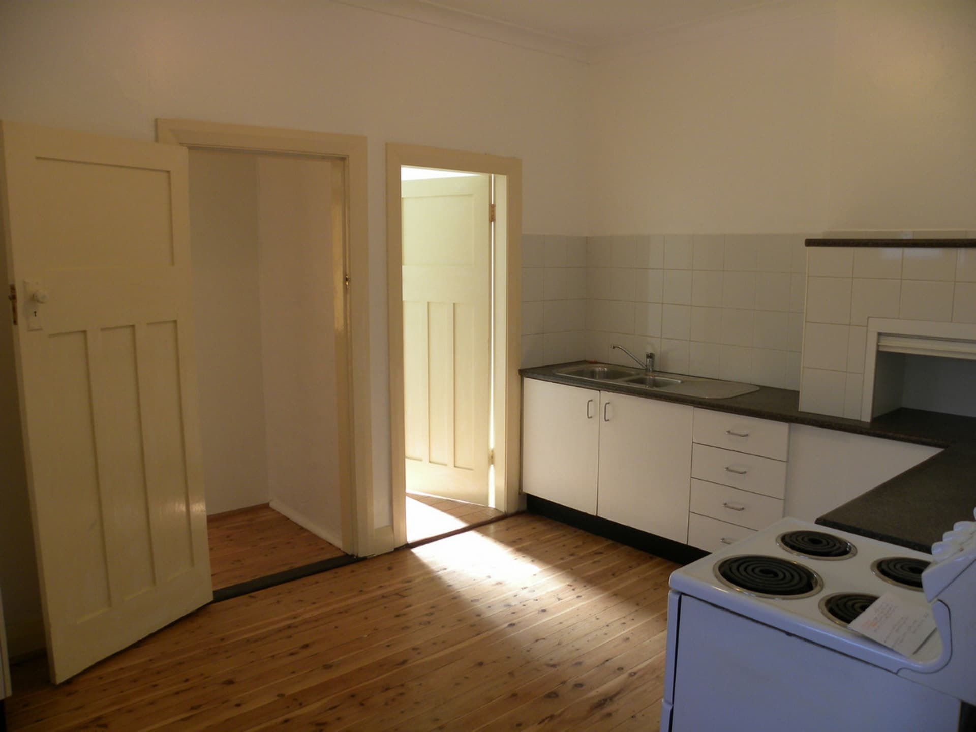 10 York Street Gosford NSW, Gosford - Thumbnail 3